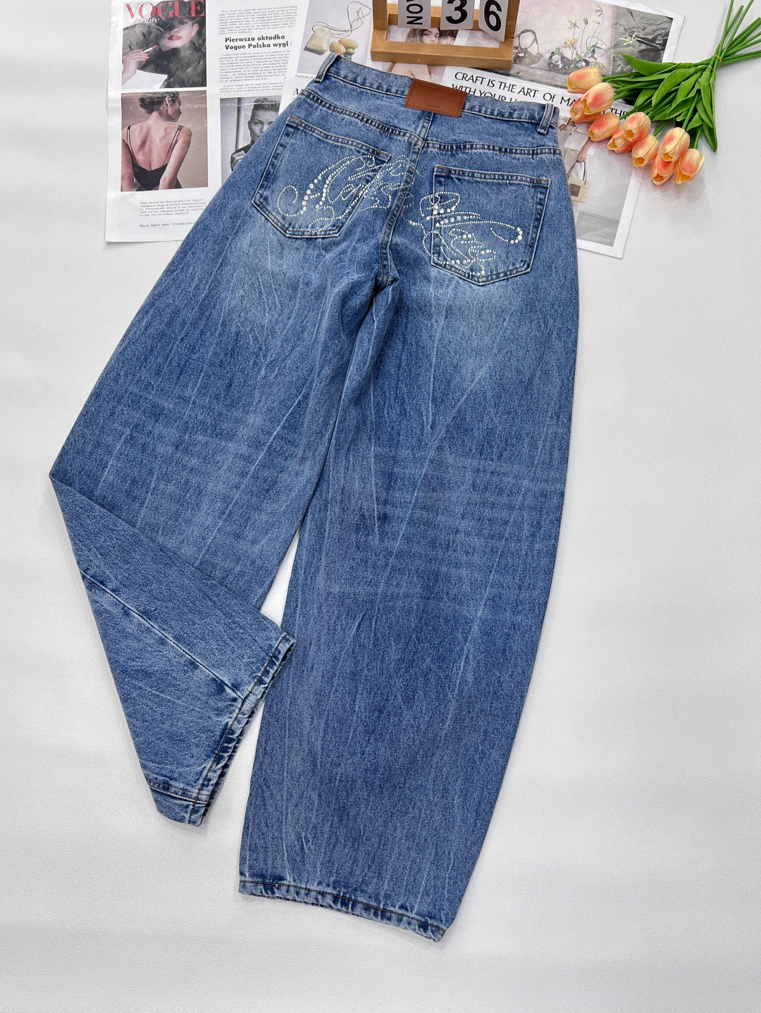 🆕25SS早春新品AW大王后烫钻字母牛仔裤，爆款神裤来咯！这条真的要做好的话花费超多心思的，裤型剪裁+水