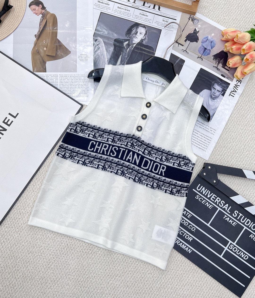 🆕 dior春夏新款翻领撞色提花针织背心满五角星⭐️提花设计，气质百搭，高级感十足。经典不挑人上身超显瘦