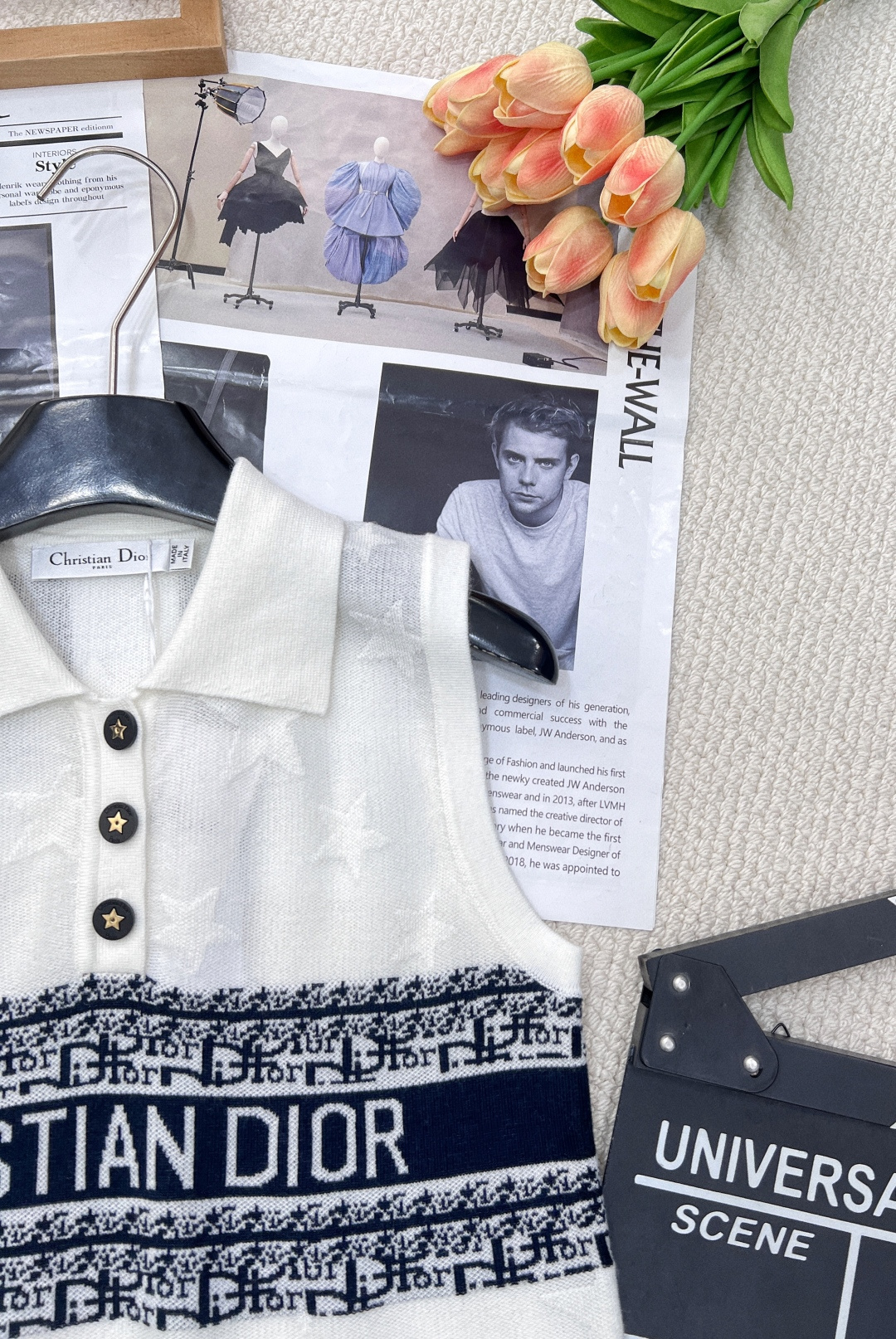 🆕 dior春夏新款翻领撞色提花针织背心满五角星⭐️提花设计，气质百搭，高级感十足。经典不挑人上身超显瘦