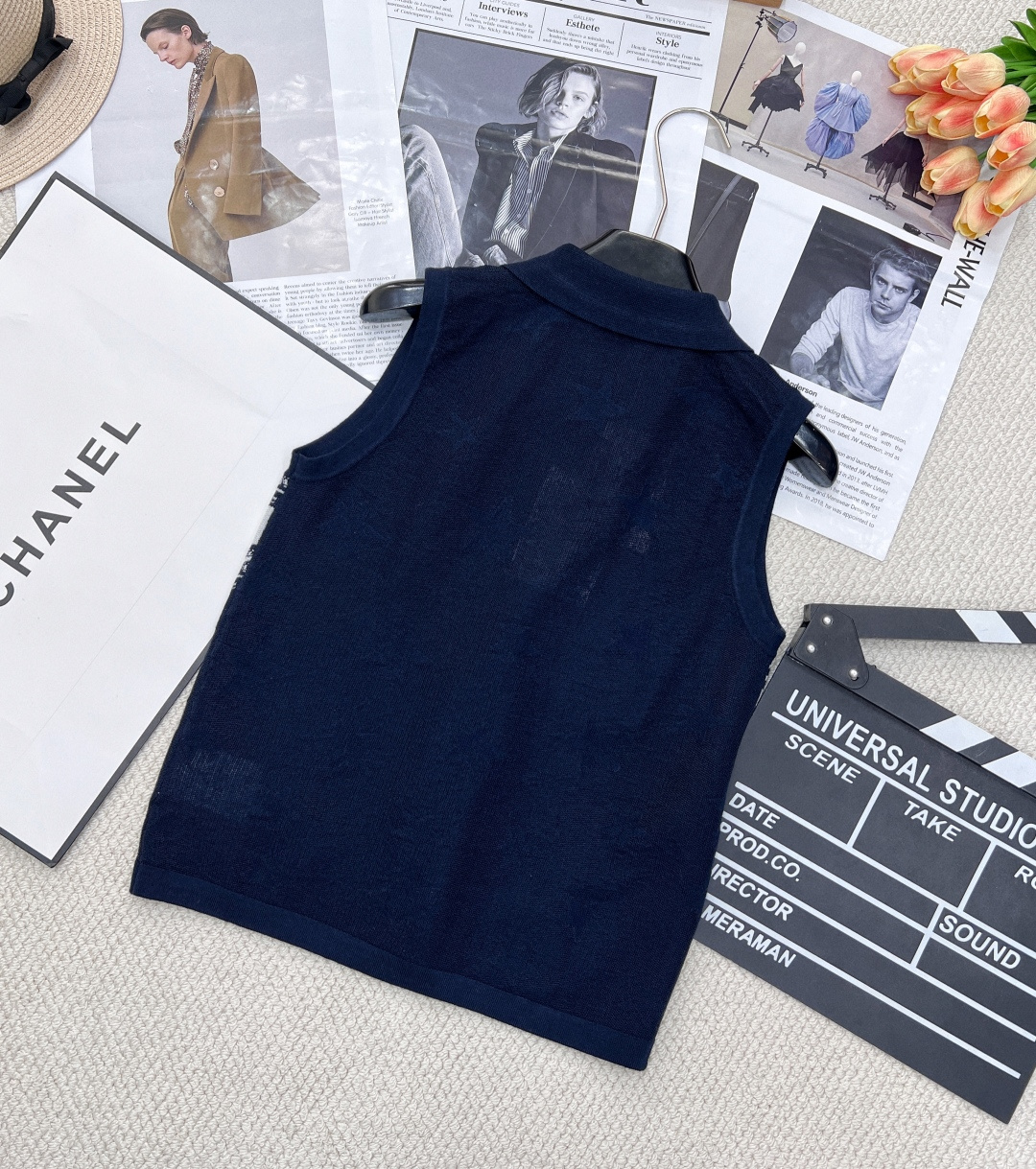 🆕 dior春夏新款翻领撞色提花针织背心满五角星⭐️提花设计，气质百搭，高级感十足。经典不挑人上身超显瘦