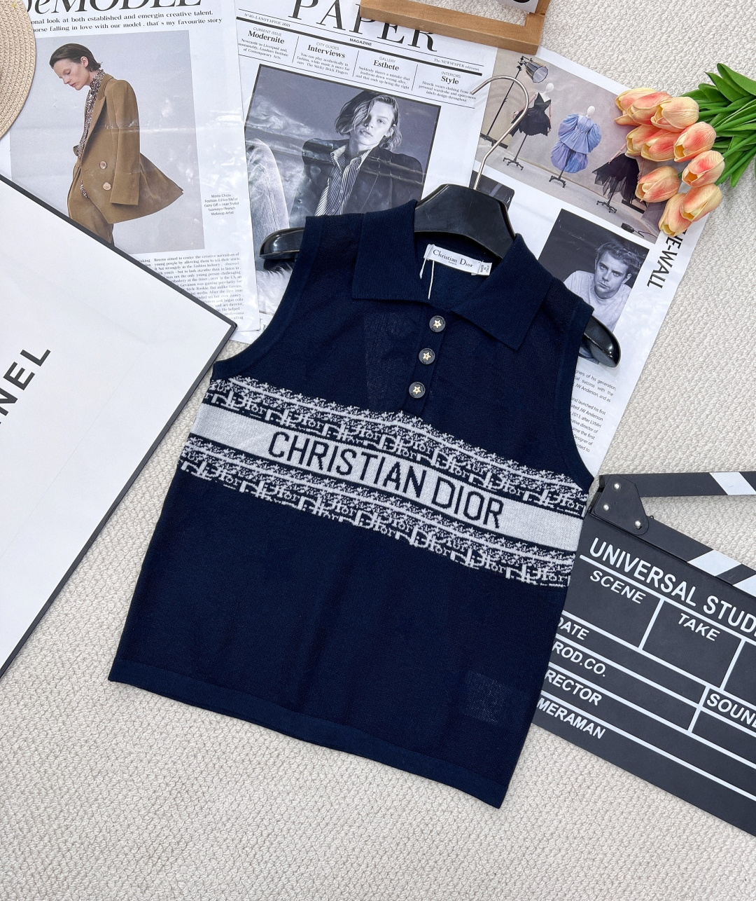 🆕 dior春夏新款翻领撞色提花针织背心满五角星⭐️提花设计，气质百搭，高级感十足。经典不挑人上身超显瘦