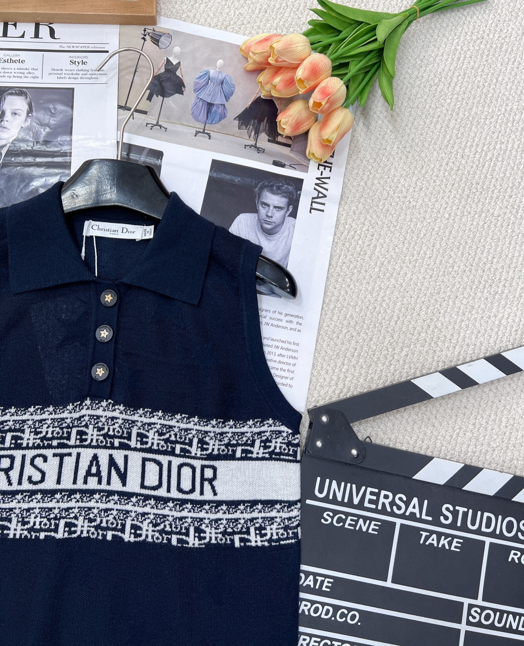 🆕 dior春夏新款翻领撞色提花针织背心满五角星⭐️提花设计，气质百搭，高级感十足。经典不挑人上身超显瘦