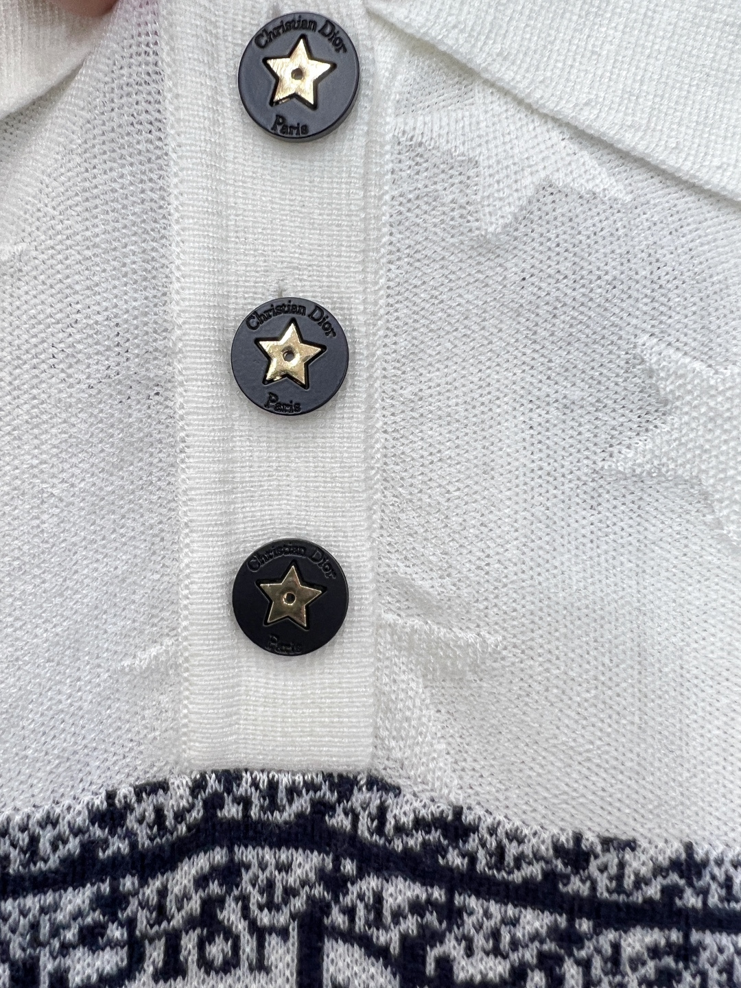 🆕 DIOR 提花暗纹五角星⭐️Polo领针织短袖这个针织短袖深深的俘获了我的心！超正的版型，显肤白的好