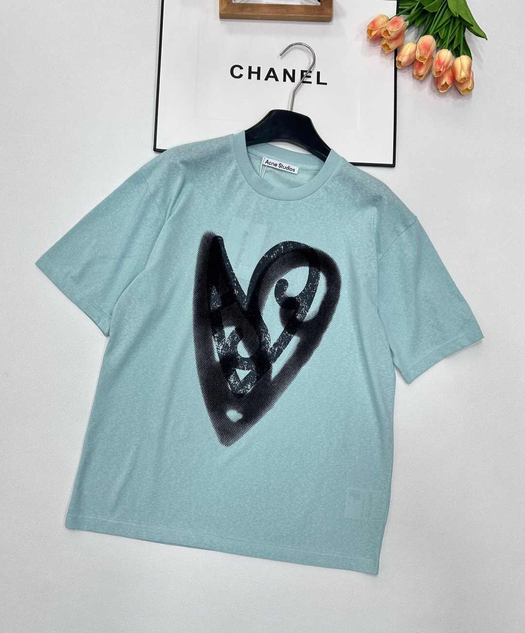 NO:329379,Acne Studios Spring and Summer Lake Blue Limited New Love Doodle Micro-Name Round Neck Short-Sleeve T-Shirts Must-have Couple Style for Trendy People Going Out The Streets Super Cool Top Body Return Rate 100% Customized Fabric Oversize Loose Style Easy to Control! The Beautiful Products that Trendy People Must Stock, Easy to Wear to Make the Street Feelings Fashionable and Versatile Must-Enterprise Series, Three Standards Complete Large Products Sizes sml, Acne Studios, Dior, Versace, T-shirt, Tees, T-shirt, Alexander Wang19860909Acne Studios春夏湖泊蓝限定新款爱心涂鸦微标圆领短袖T恤潮人出街必备情侣款哦上身超酷回头率百分百采用定制面料oversize宽松款轻松驾驭!潮人必囤的好看单品,轻松穿出街头感时髦百搭必入单品系列,三标齐全大货出 尺码sml,,acne studios,dior,versace,T-shirt,tees，t-shirt,alexander wang,Women's clothing