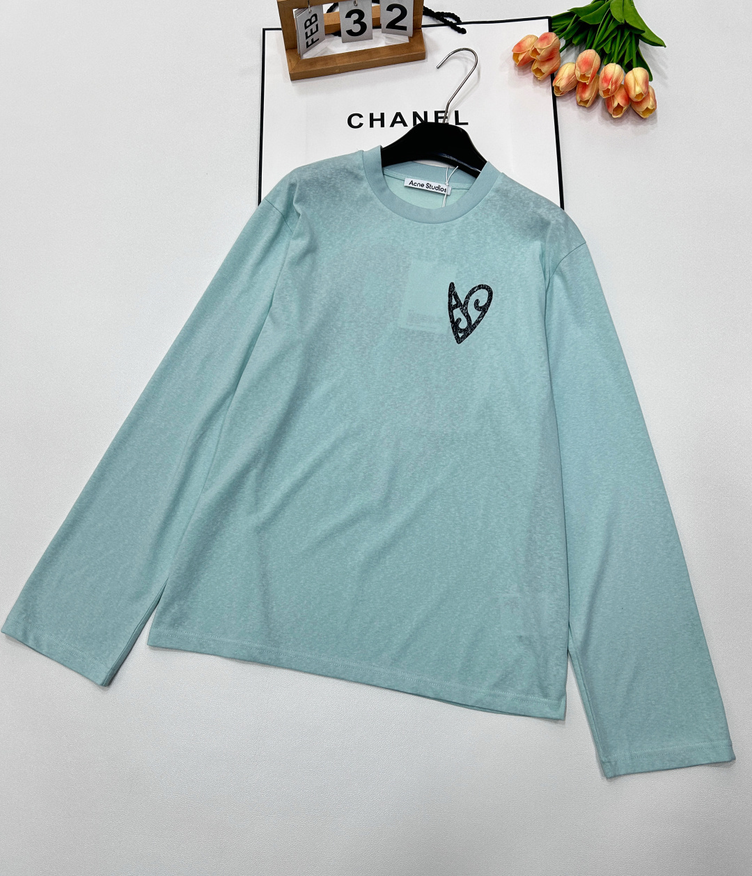 NO:329385,Acne Studio*s 25Ss early spring new style Simple AS love-print loose long-sleeved T-shirt | Exclusive high-end production!  It is very nice to wear inside alone to satisfy all kinds of outfits. It is a must-have for everyone!  A long-sleeved T-style photo shoot that makes a great comedy!  Full of fashion sense!  The concave style is perfectly beautiful and loose, and it doesn’t pick on the figure at all!  With its own slimming attribute!  The same style for men and women, three-standard products are available in large sizes. Size sml, acne studios,tees,t-shirt,alexander wang19860909Acne Studi*s 25Ss早春新款 简约AS爱心印花宽松长袖T恤丨独家高版出品！单穿内搭都很nice满足各种穿搭 简直就是人手必备！出街拍照非常出片的一款长袖T！时髦感十足！凹起造型来妥妥的好看宽松版型完全不挑身材！自带显瘦属性！男女同款 三标齐全大货出 尺码sml,,acne studios,tees，t-shirt,alexander wang,Women's clothing