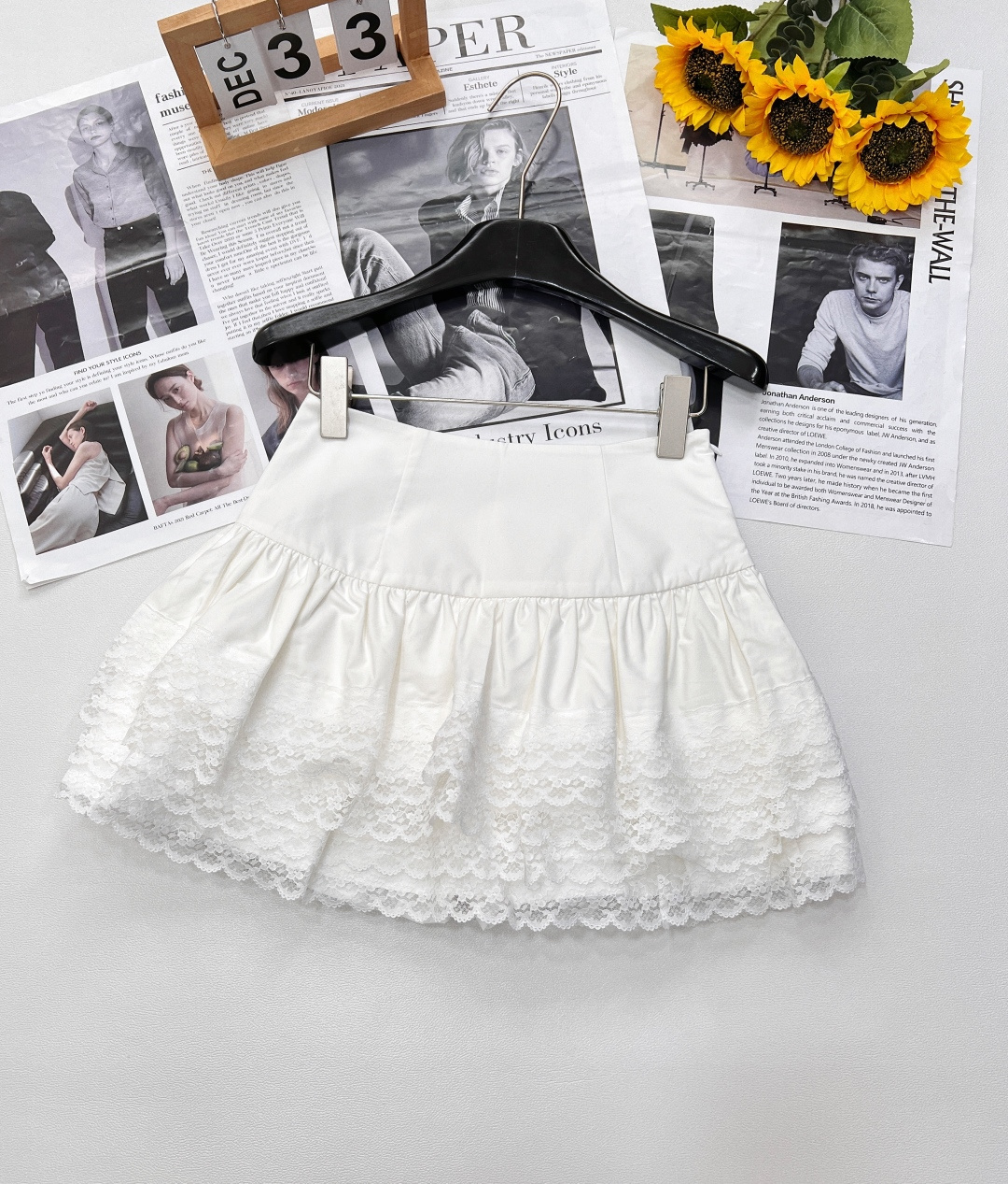 NO:655862,JORYA's new fairy skirt is a pretty and tall ballet-style skirt with a sense of vitality. It is fashionable and playful when worn! Short umbrella skirts are very popular. Weared by petite girls, they show not only a thin waist but also long legs, and instantly make them look girly. The fluffy and crisp air skirt is spliced with lace, the texture is exquisite and beautiful, and the supporting skirt is three-dimensional and stylish, giving a fashionable look.  The skirt is made of Xinjiang long-staple cotton, which has fine texture, good anti-permeability, excellent wearing comfort, and good moisture absorption and breathability. The skirt is spliced with JORYA’s exclusive lace fabric, which ensures a delicate and gorgeous appearance without losing the ultimate comfortable upper body experience. Wearing it will make you look like a sweet little princess, in black and white!  Size sml code J,,skirts,alexander wang19860909JORYA卓雅新款仙仙裙,俏丽又显高的芭蕾风短裙一自带活力感,穿上身时髦又俏皮!短伞裙出镜率非常高, 小个子女生穿,既显腰细又显腿长,瞬间拉满少女感.蓬松挺括的空气感裙摆拼接蕾丝花边,纹理精致美观,支撑裙摆立体有型,演绎出时髦的 .裙身采用新疆长绒棉,质地细密,防透性好,穿着舒适度极佳,具有良好的吸湿性和透气性.裙摆拼接JORYA独家研发的王牌面料蕾丝花纱,保证外观精致华美的同时,又不失极致舒适的上身体验感 穿上就是甜美小公主,黑白两色出！ 尺码sml 编码J,,skirts,alexander wang,Women's clothing