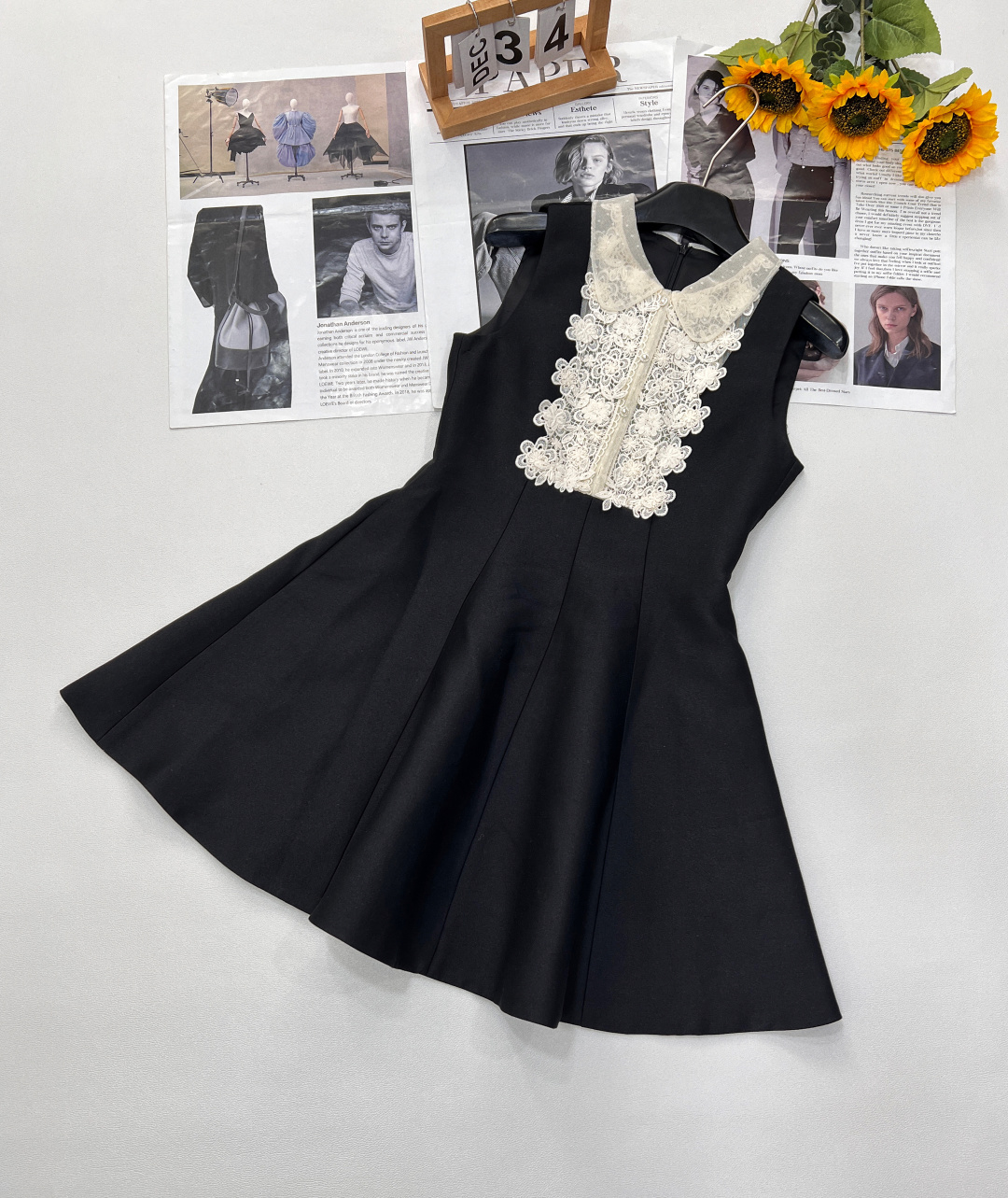 NO:624202,JORYA 25SS new table elegant black little black dress.  It is based on classic black and incorporates unique creativity. The neckline may be exquisite lace splicing, delicate patterns such as spring vines quietly blooming, and hand-made heavy-duty details, showing elegance; or it may be a playful small lapel design, adding a bit of agility to the overall look. The skirt is three-dimensionally tailored to fit the curves of the human body, cleverly  Modify the body shape, whether it is an exquisite and graceful figure or a simple and elegant line outline, it can be perfectly presented. The A-line shape of the skirt is playful and lively, and the high-quality fabric has a soft and smooth texture with excellent breathability, allowing you to be comfortable in any occasion. The customized worsted fabric has a soft luster and a full sense of crispness, giving the little black  The high-end texture of the skirt shines under the light. The splicing of different materials not only enriches the visual level, but also shows unique artistry and practicality. The diverse styles are suitable for various occasions, whether it is daily commuting, paired with a simple small suit and exquisite leather shoes, instantly create a capable workplace image; or a date party, paired with  Wear stiletto heels and dazzling jewelry to bring out your elegant temperament and become the focus of everyone's attention; or when attending an important dinner, throw on a tulle shawl to show your elegance and elegance while drinking and drinking. The elegant little black dress is like a master key to fashion, easily unlocking various style codes to meet the dressing needs of different occasions. Large quantities are sold.  Size smlXL code,,high heels,skirts,business suit,shawls,alexander wang19860909JORYA 25SS新款桌雅黑色小黑裙. 它以经典黑色为基调,融合独特创意.领口处,或许是精致蕾丝拼接,细腻的花纹如春日藤蔓悄然绽放,纯手工打造的重工细节,尽显优雅格调；又或是俏皮小翻领设计,为整体造型增添几分灵动.裙身立体剪裁,贴合人体曲线,巧妙修饰身形,无论是玲珑有致的曼妙身姿,还是简约大气的线条轮廓,都能完美呈现.裙摆A字版型俏皮活泼,上乘面料质感柔软顺滑,透气性极佳,让你在任何场合都能自在从容.定制的精纺面料,自带柔和光泽,挺括感十足,赋予小黑裙高级质感,在灯光下熠熠生辉.不同材质的拼接运用,不仅丰富了视觉层次,更展现出独特的艺术性与实用性.多元风格,适配多样场合,无论是日常通勤,搭配简约小西装与精致皮鞋,瞬间打造干练职场形象；还是约会聚会,配上细跟高跟鞋与璀璨珠宝,优雅气质扑面而来,成为众人瞩目的焦点；亦或是出席重要晚宴,披上一袭薄纱披肩,在觥筹交错间尽显高贵大方.卓雅小黑裙,就像时尚的万能钥匙,轻松解锁各种风格密码,满足不同场合的穿搭需求.大货出 尺码smlXL 编码,,high heels,skirts,business suit,shawls,alexander wang,Women's clothing