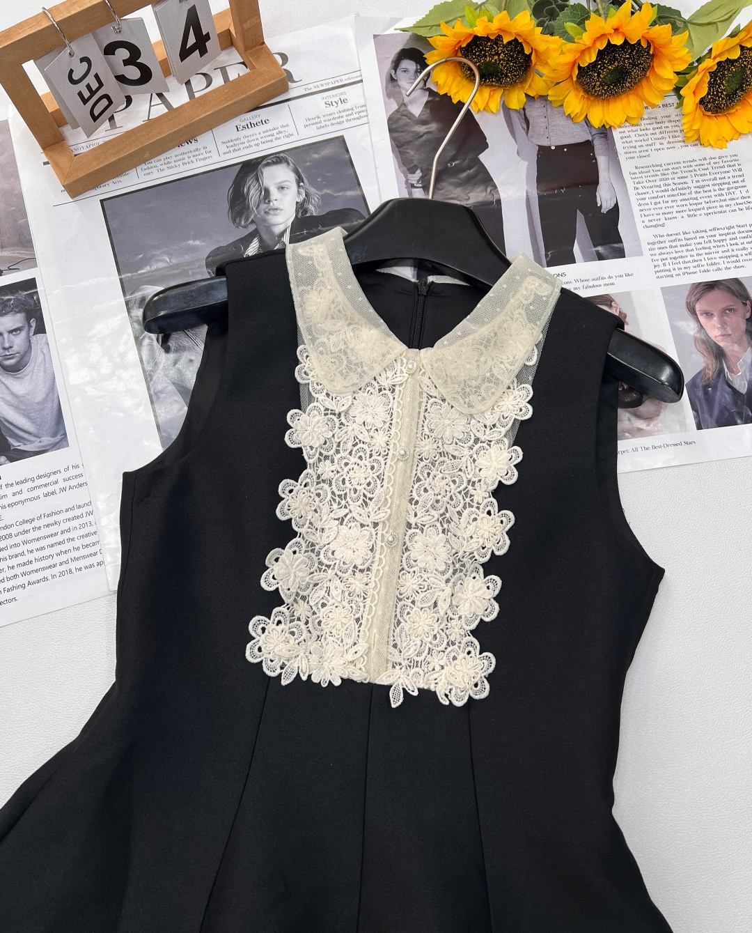 🆕JORYA 25SS新款桌雅黑色小黑裙。 它以经典黑色为基调，融合独特创意。领口处，或许是精致蕾丝拼接