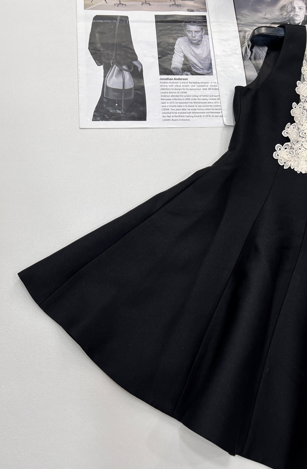 🆕JORYA 25SS新款桌雅黑色小黑裙。 它以经典黑色为基调，融合独特创意。领口处，或许是精致蕾丝拼接