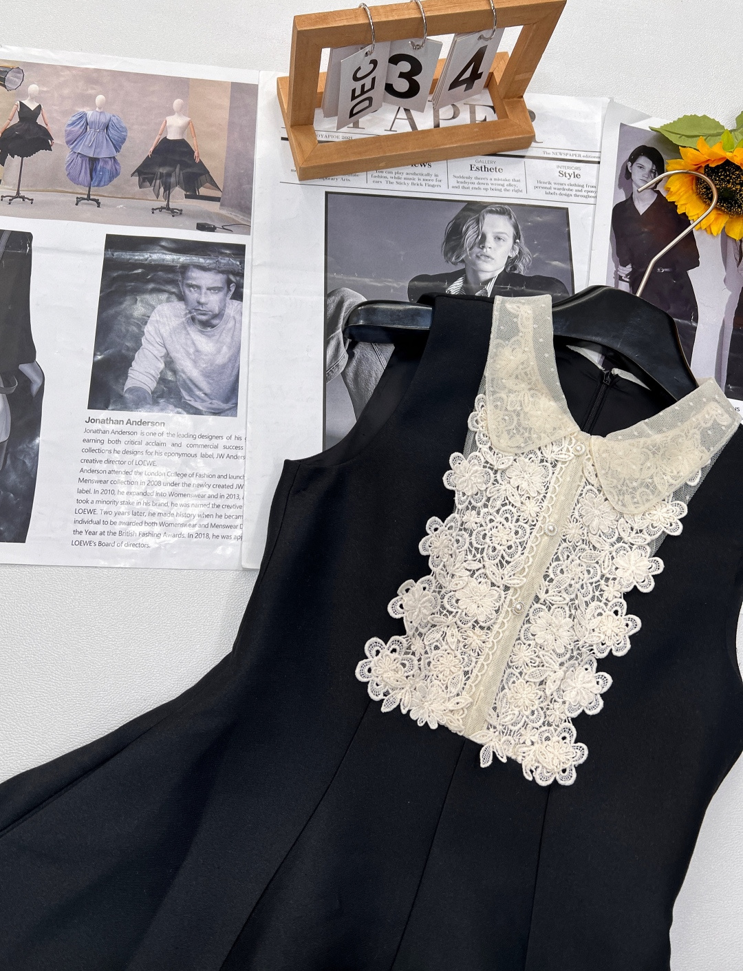 🆕JORYA 25SS新款桌雅黑色小黑裙。 它以经典黑色为基调，融合独特创意。领口处，或许是精致蕾丝拼接