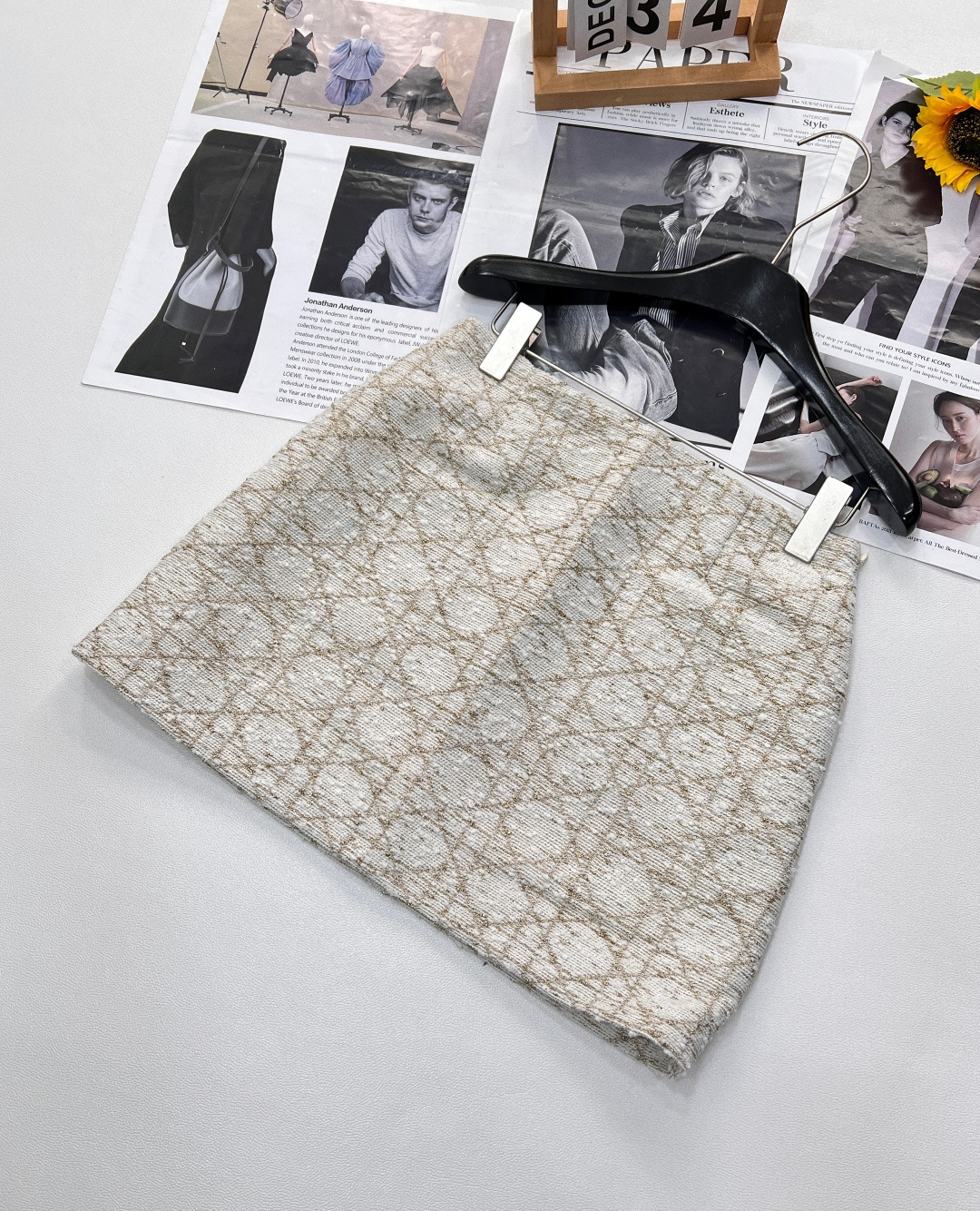 NO:611454,DIOR Princess Diana cannage pattern classic A-line skirt suit, customized YB imported Princess Diana cannage pattern fabric, retro style. One set of upper body can easily match the golden proportion of the figure. It hides the flesh and shows height. Simple and big-name. The upper body is cool and fashionable. The cool and handsome lady feeling immediately becomes a daily leisure essential. The upper body is tolerant and fashionable. The craftsmanship restores the appearance. It is classic and never goes out of style. It can be matched with a series of items. Fashionable and foreign-style. The latest series development ~ black and white contrasting colors show whiteness and temperament.  Lined, low-key and luxurious in one series!  Size sml code D,,dior,skirts,gold,alexander wang19860909DIOR 戴妃藤格纹经典A字半裙套装,定制YB进口戴妃藤格纹面料, 复古洋气 一套上身轻松拿捏黄金比例身材 藏肉又显高 简约又大牌 上身酷帅时髦 酷帅御姐感立马拥有 日常休闲必备 上身包容时髦 工艺还原品相 经典永不过时 可搭配系列单品 时髦洋气 最新系列开发～ 黑白撞色显白又气质 有里衬低调又奢华一个系列出！ 尺码sml 编码D,,dior,skirts,gold,alexander wang,Women's clothing