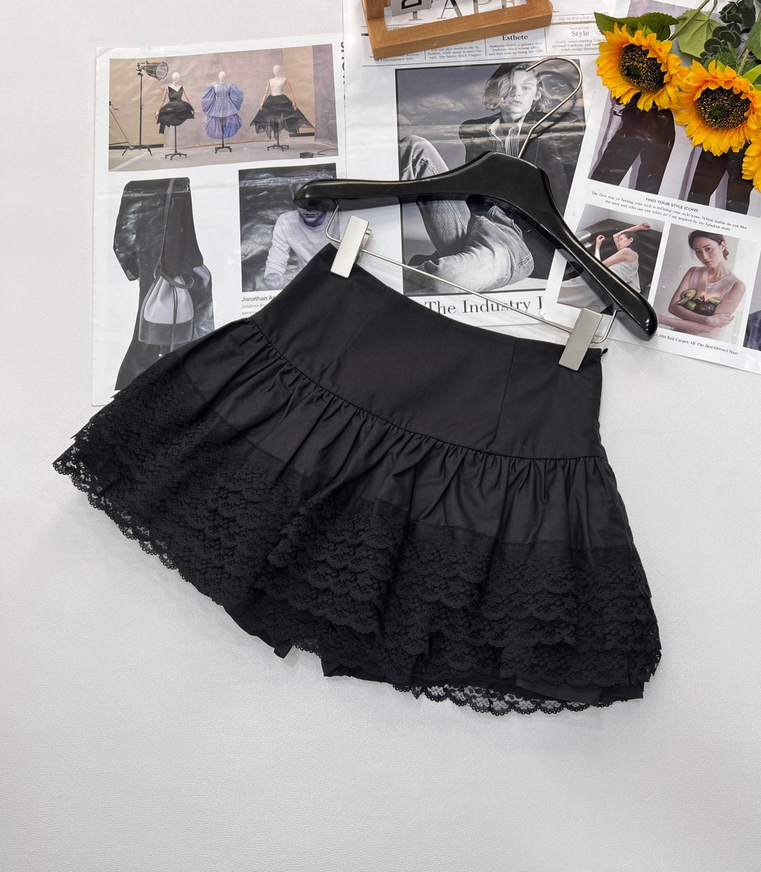 NO:655898,JORYA's new fairy skirt is a pretty and tall ballet-style skirt with a sense of vitality. It is fashionable and playful when worn! Short umbrella skirts are very popular. Weared by petite girls, they show not only a thin waist but also long legs, and instantly make them look girly. The fluffy and crisp air skirt is spliced with lace, the texture is exquisite and beautiful, and the supporting skirt is three-dimensional and stylish, giving a fashionable look.  The skirt is made of Xinjiang long-staple cotton, which has fine texture, good anti-permeability, excellent wearing comfort, and good moisture absorption and breathability. The skirt is spliced with JORYA’s exclusive lace fabric, which ensures a delicate and gorgeous appearance without losing the ultimate comfortable upper body experience. Wearing it will make you look like a sweet little princess, in black and white!  Size sml code J,,skirts,alexander wang19860909JORYA卓雅新款仙仙裙,俏丽又显高的芭蕾风短裙一自带活力感,穿上身时髦又俏皮!短伞裙出镜率非常高, 小个子女生穿,既显腰细又显腿长,瞬间拉满少女感.蓬松挺括的空气感裙摆拼接蕾丝花边,纹理精致美观,支撑裙摆立体有型,演绎出时髦的 .裙身采用新疆长绒棉,质地细密,防透性好,穿着舒适度极佳,具有良好的吸湿性和透气性.裙摆拼接JORYA独家研发的王牌面料蕾丝花纱,保证外观精致华美的同时,又不失极致舒适的上身体验感 穿上就是甜美小公主,黑白两色出！ 尺码sml 编码J,,skirts,alexander wang,Women's clothing