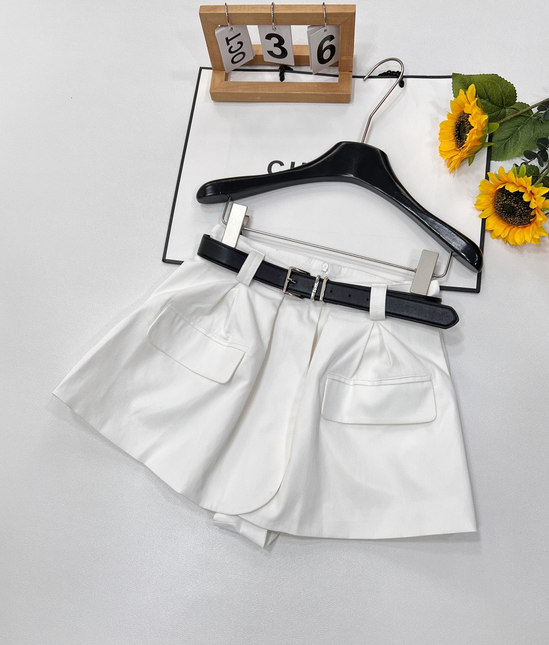 NO:655888,JORYA* 25Ss spring and summer new design casual skirt pants with belt丨Exclusive high-end version!  The high-waisted A-line version is super friendly to pear-shaped figures. It easily covers the flesh and makes you look slimmer. It looks very fashionable with a T-shirt. The double-pocket design with a belt is both sweet and cool. No matter how you match it, it is refreshing and cool. It can be controlled by any figure. It is cool and cool for age reduction. It is sold in large quantities. Size sml code J,,skirts,tees,t-shirt,alexander wang19860909JORYA* 25Ss春夏新款 设计感配腰带休闲裙裤丨独家高版出品！高腰A字版型,对梨形身材超级友好,轻松遮肉显瘦,随便搭个T恤就很时髦.配腰带双口袋设计,可甜可酷.不管怎么搭配都清爽又酷帅,任何身材都可驾驭,减龄酷飒绝绝子,大货出 尺码sml 编码J,,skirts,tees，t-shirt,alexander wang,Women's clothing