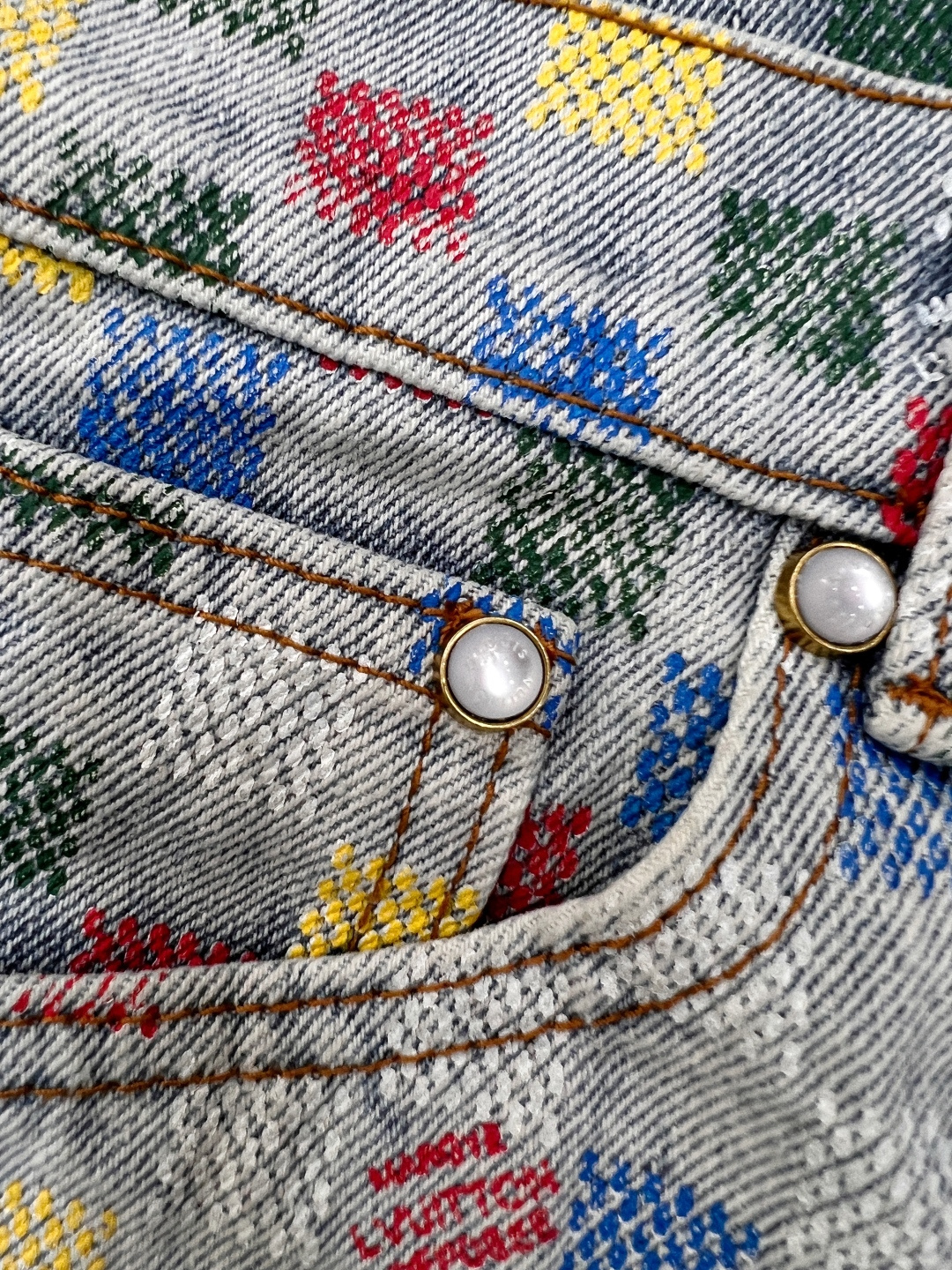 🆕LOUIS VUITTON2025SS春夏新品 1v年度神裤来了，彩色棋盘格设计，我愿称之为1v年度神