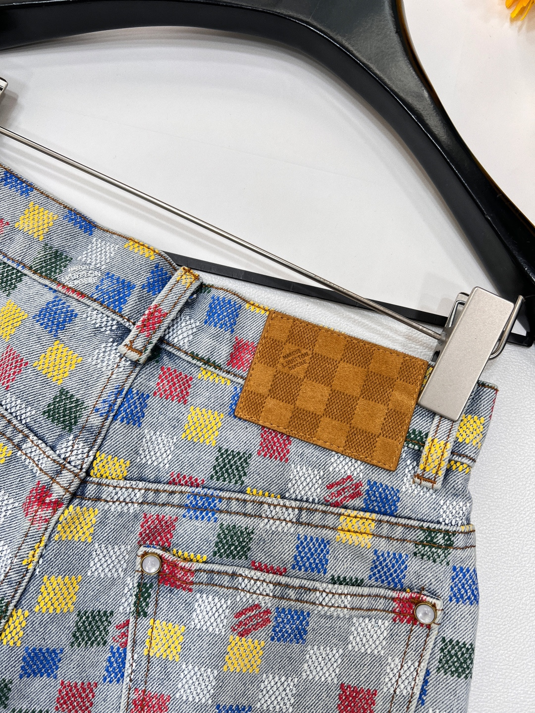 🆕LOUIS VUITTON2025SS春夏新品 1v年度神裤来了，彩色棋盘格设计，我愿称之为1v年度神
