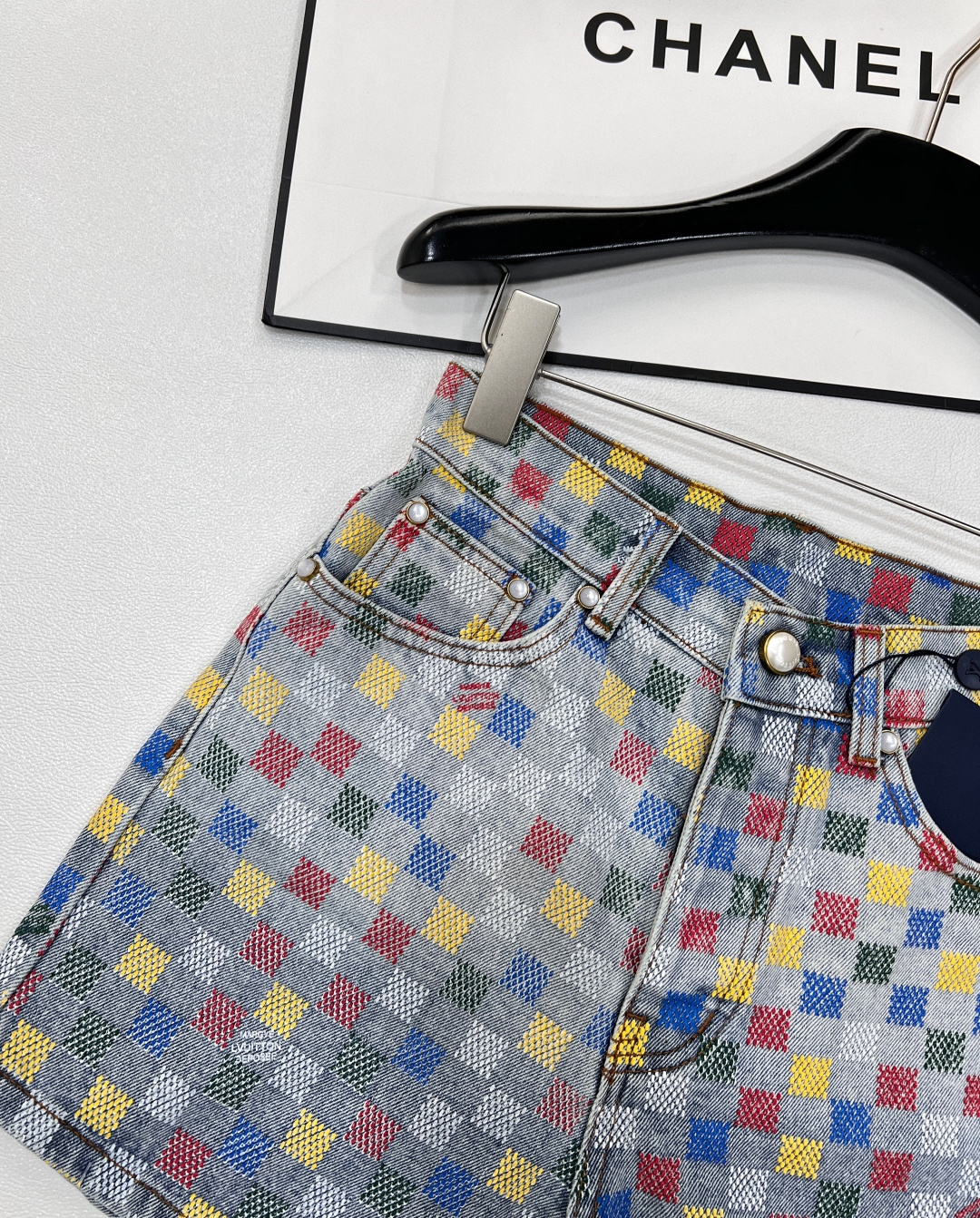 🆕LOUIS VUITTON2025SS春夏新品 1v年度神裤来了，彩色棋盘格设计，我愿称之为1v年度神