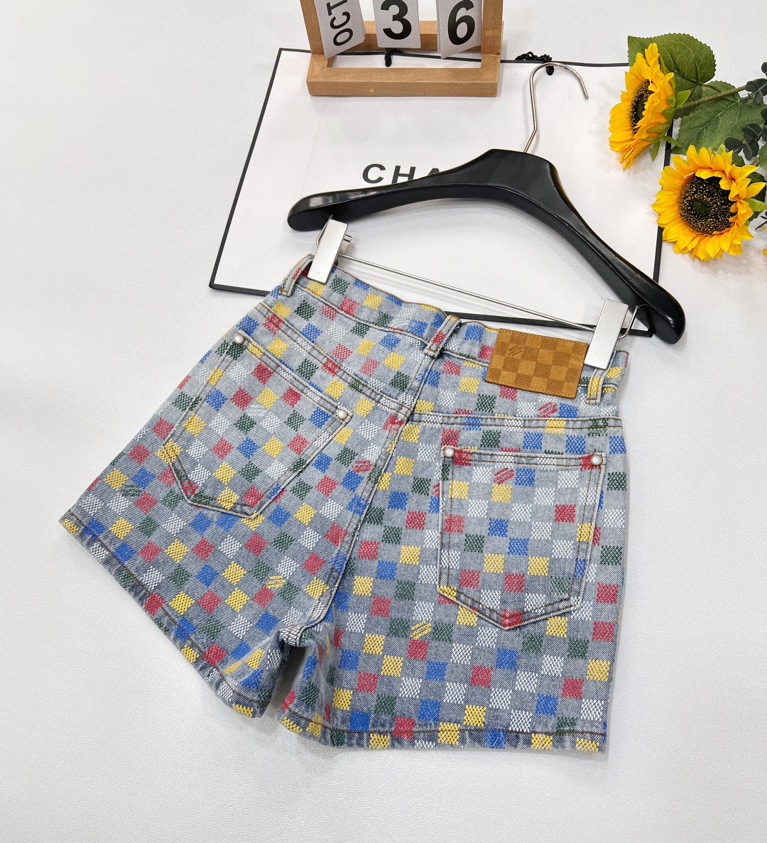 🆕LOUIS VUITTON2025SS春夏新品 1v年度神裤来了，彩色棋盘格设计，我愿称之为1v年度神