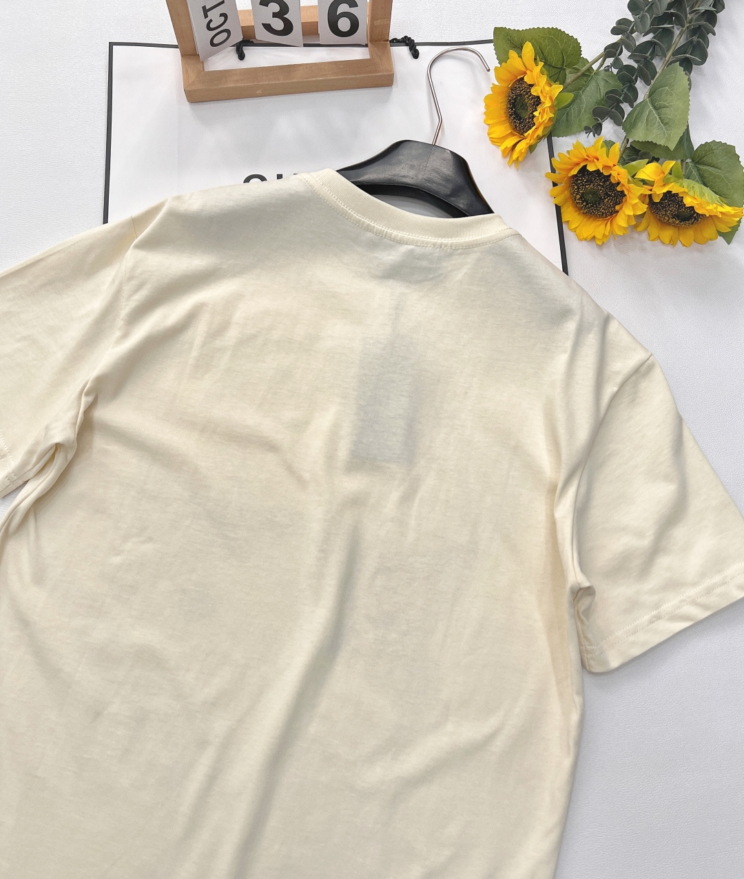 🆕 GUCCI 可爱猫猫🐱字母logo短袖T恤玩味经典，释放个性以GUCCI标志性的双G字母为灵感，融入