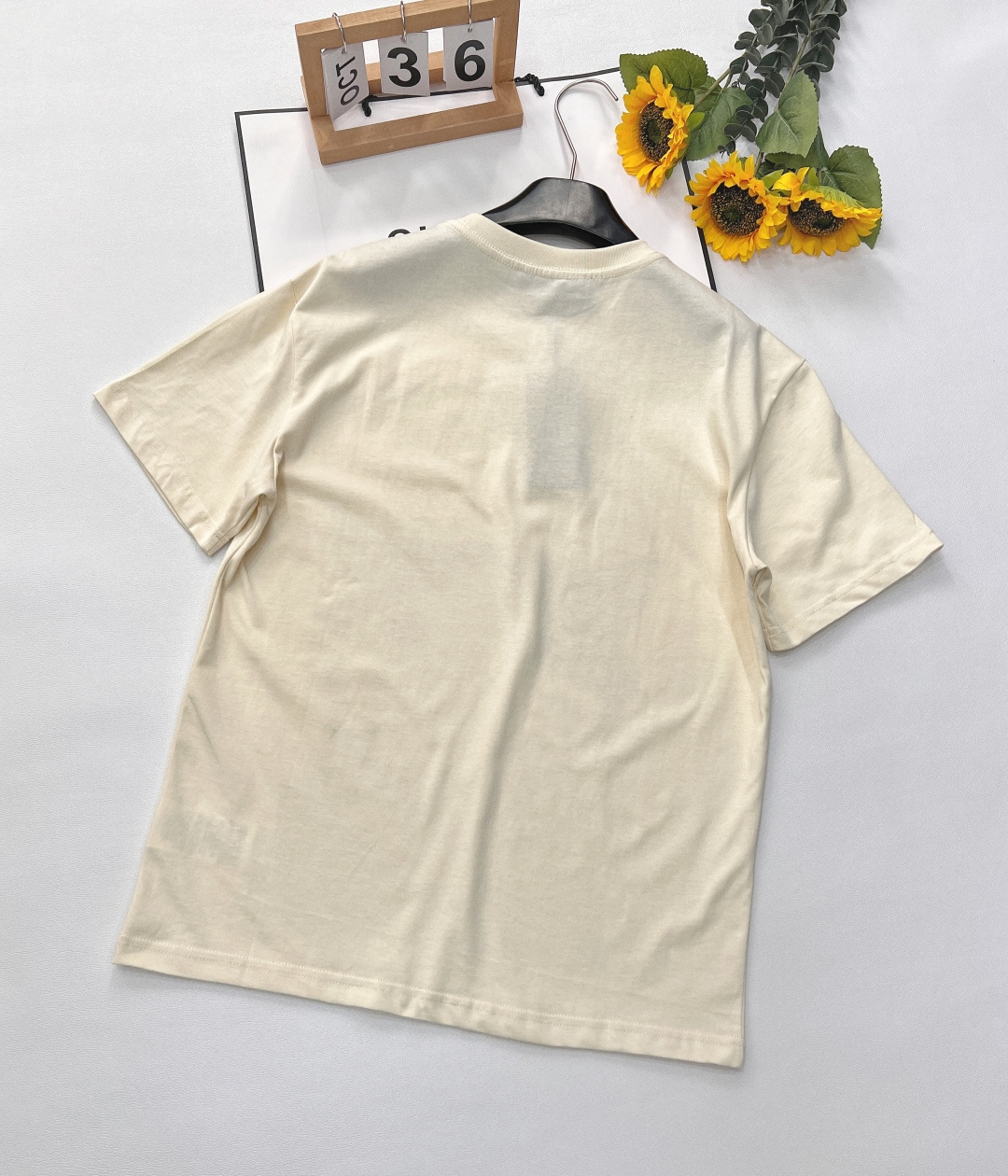 🆕 GUCCI 可爱猫猫🐱字母logo短袖T恤玩味经典，释放个性以GUCCI标志性的双G字母为灵感，融入