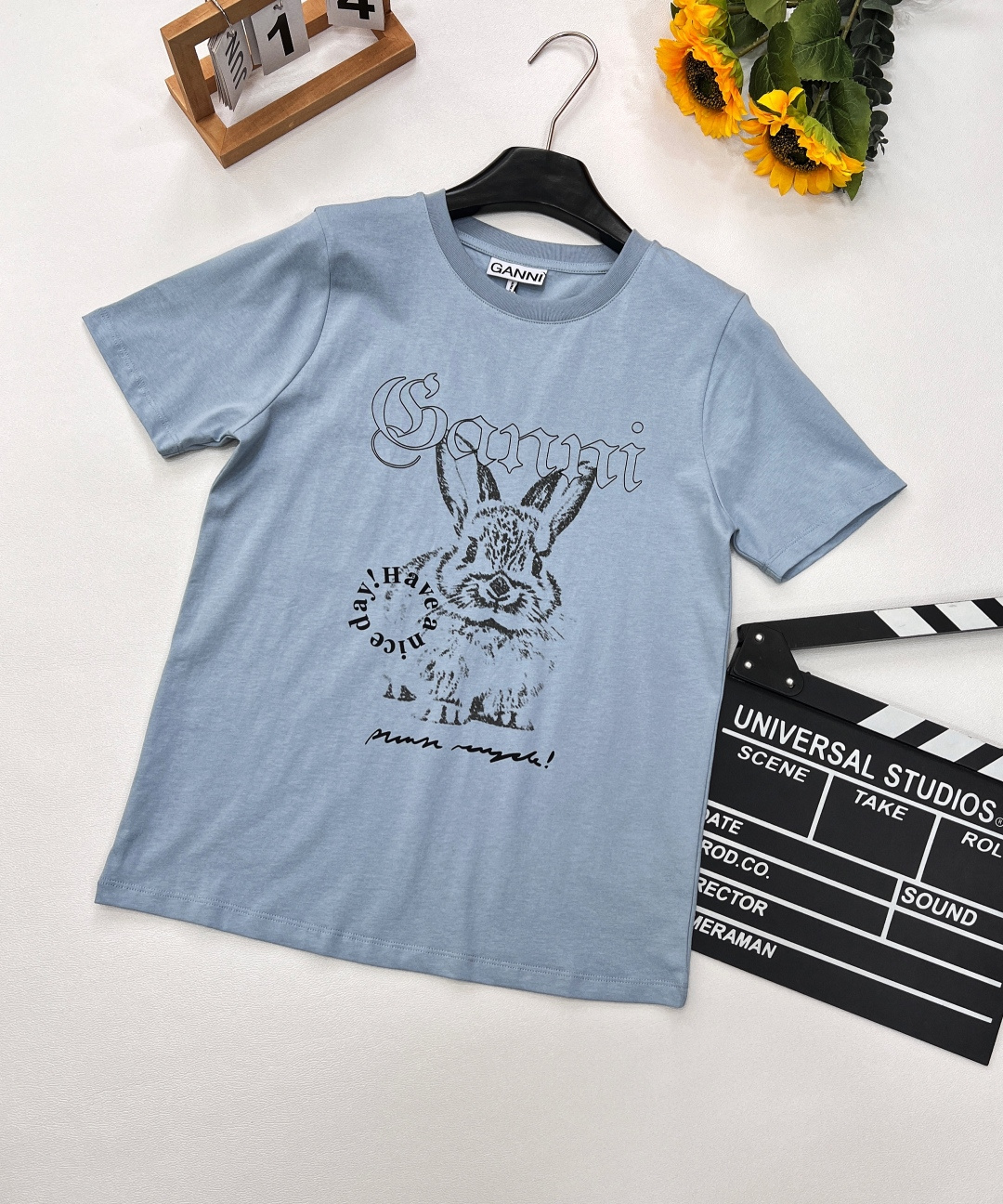 NO:331532,GANNI spring and summer new cute printed short-sleeved T-shirt awakens summer playfulness and vitality. In the colorful world of fashion, this cute printed short-sleeved T-shirt is like a touch of agile bright color, injecting a different kind of vitality into your summer wardrobe. The light blue body is fresh and healing like a clear sky, bringing a visual refreshing feeling. The iconic rabbit print is vivid and playful, with a furry texture and agile posture, as if it is about to jump out of the wardrobe at any time, adding fun and vitality to the overall shape. The 