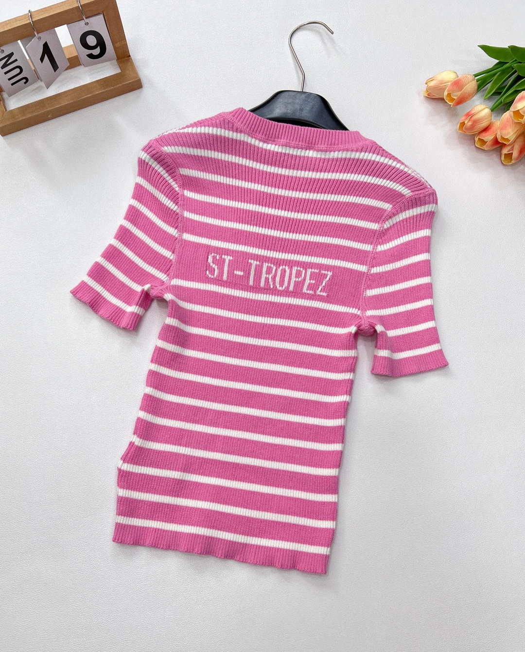 🆕DIOR新款条纹字母提花针织短袖，经典黑白条纹交织，简约而不失格调，宛如塞纳河畔的优雅诗篇，是永不过时