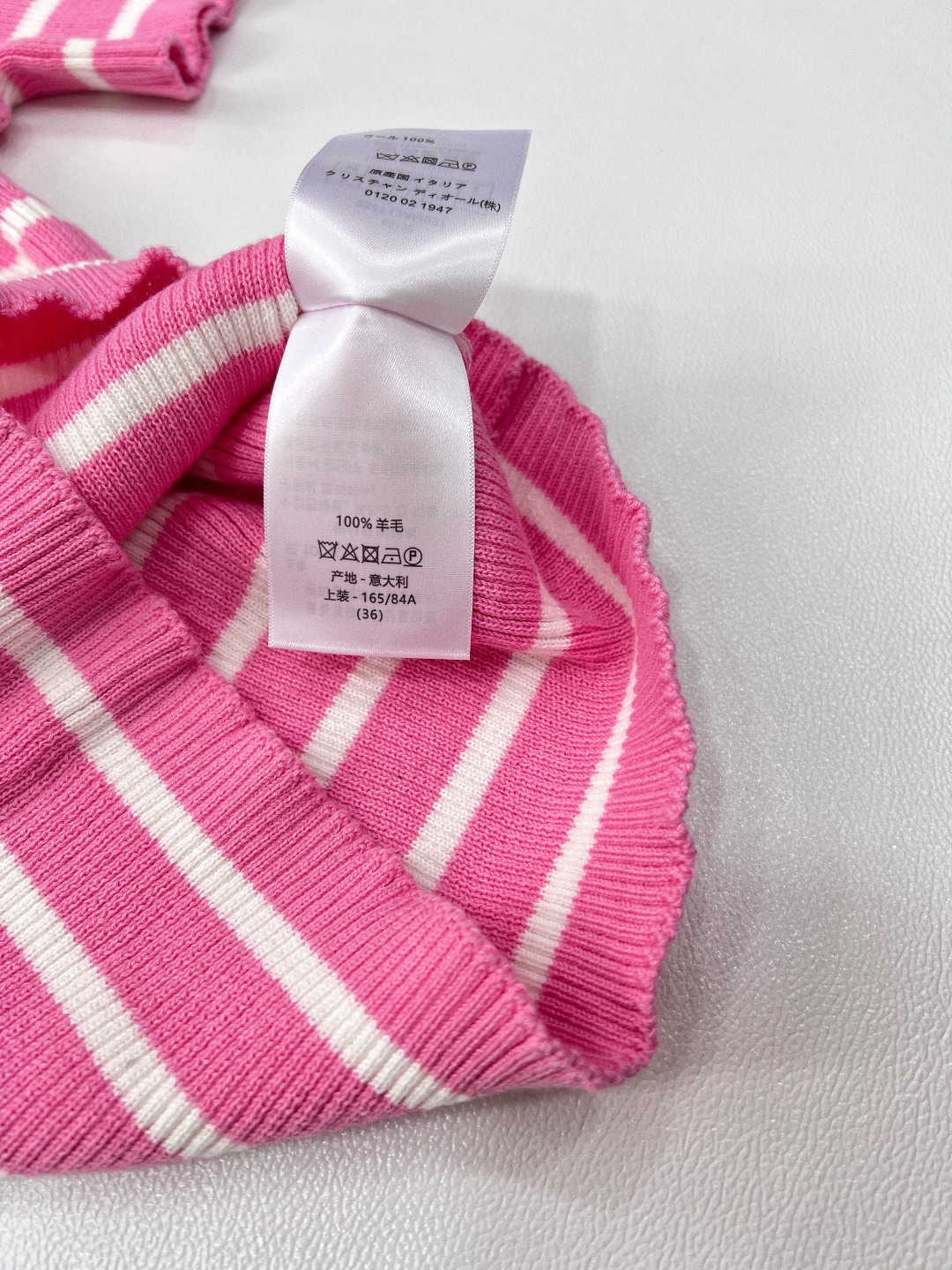 🆕DIOR新款条纹字母提花针织短袖，经典黑白条纹交织，简约而不失格调，宛如塞纳河畔的优雅诗篇，是永不过时