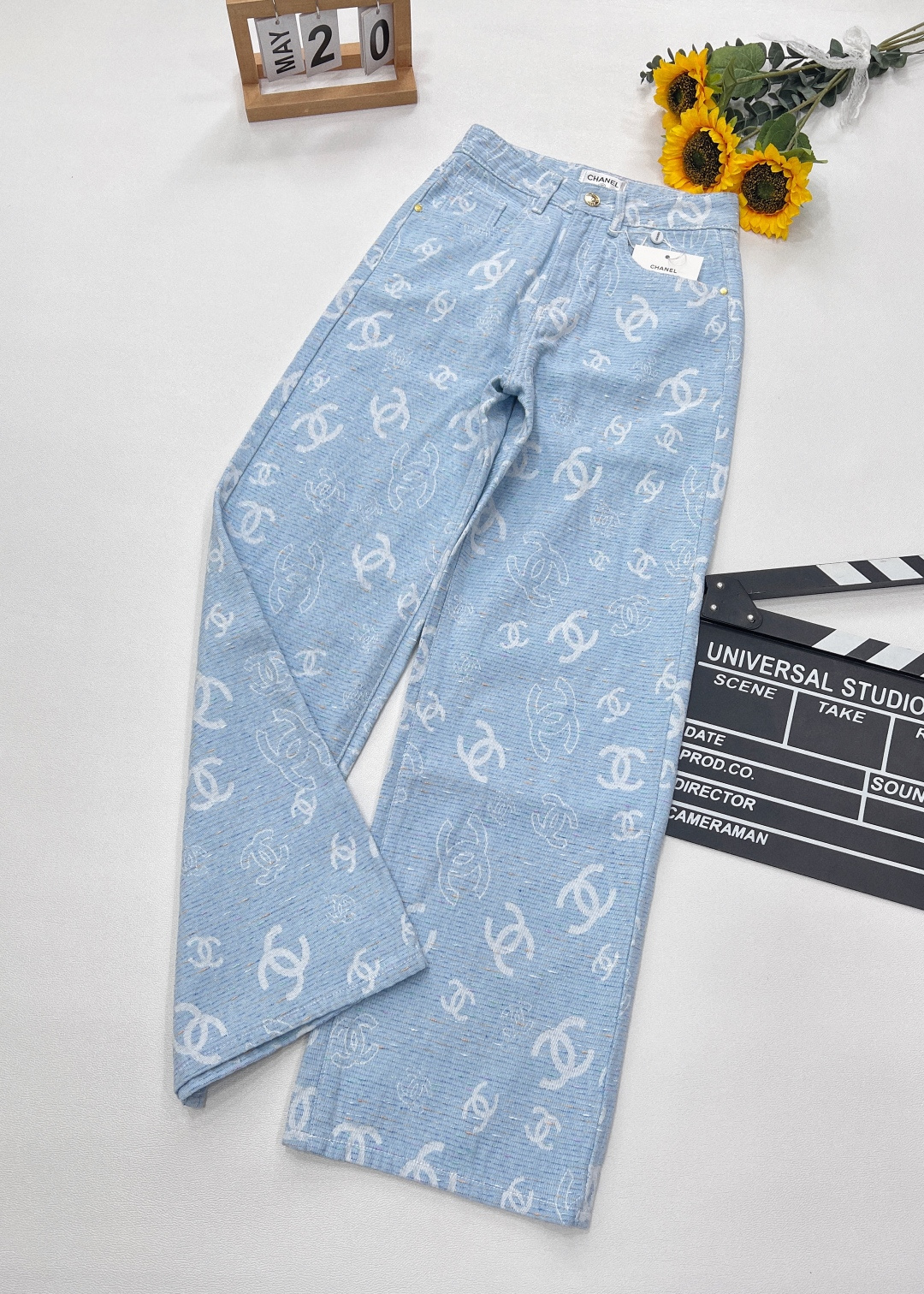 NO:328593,CHANEL25 spring and summer new product Xiaoxiang front and back full-print light blue trousers. It uses high-end fabric denim and is very comfortable to wear. The light blue color adds visual charm. The pants are delicate and have a good feel. It looks slim and versatile. Any body shape can control versatile and fashionable high-end items. Custom hardware accessories. Shorts and trousers!  !  !  Size sml code, chanel, shorts, alexander wang19860909CHANEL25春夏新品小香前后满印浅蓝长裤 采用高端面料牛仔穿起来很舒适前后满印设计,轻奢感在线浅蓝色系增添视觉魅力裤子纹路细腻手感很好,显瘦百搭版型任何身形都可以驾驭百搭时髦高级单品 定制五金配件 短裤长裤一套！！！ 尺码sml 编码,,chanel,shorts,alexander wang,Women's clothing