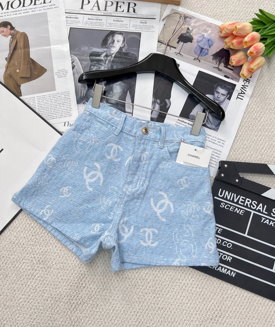 NO:328599,CHANEL Xiaoxiang has light blue shorts printed on the front and back, and it is here to have a must-have shorts for summer!  The upper body is easily created with an atmosphere, with an absolute return rate of 100%. It uses organic cotton fabric, and the texture is very good. The high-waisted shorts style makes the upper body look slimming and the legs are longer; whoever wears it will look slimming series, and any body shape can be used to control it. Customized yb hardware accessories, texture online~ Size sml code, chanel, shorts, alexander wang19860909CHANEL小香前后满印浅蓝短裤,夏季必备短裤它来啦！出街上身轻松营造氛围感、绝对回头率百分百,采用有机棉面料,质感手感都很好,高腰短裤版型,上身显瘦显腿长；谁穿谁显瘦系列、任何身形都可驾驭,定制yb五金配件,质感在线~ 尺码sml 编码,,chanel,shorts,alexander wang,Women's clothing