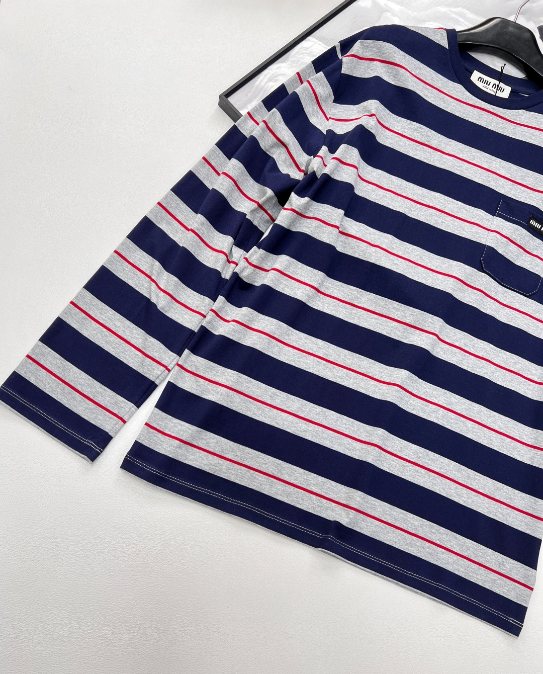 🆕Miumiu25Ss春夏新款 微标条纹宽松长袖T恤丨⚠独家yb开发！高版出品！全棉材质 透气舒适 质感