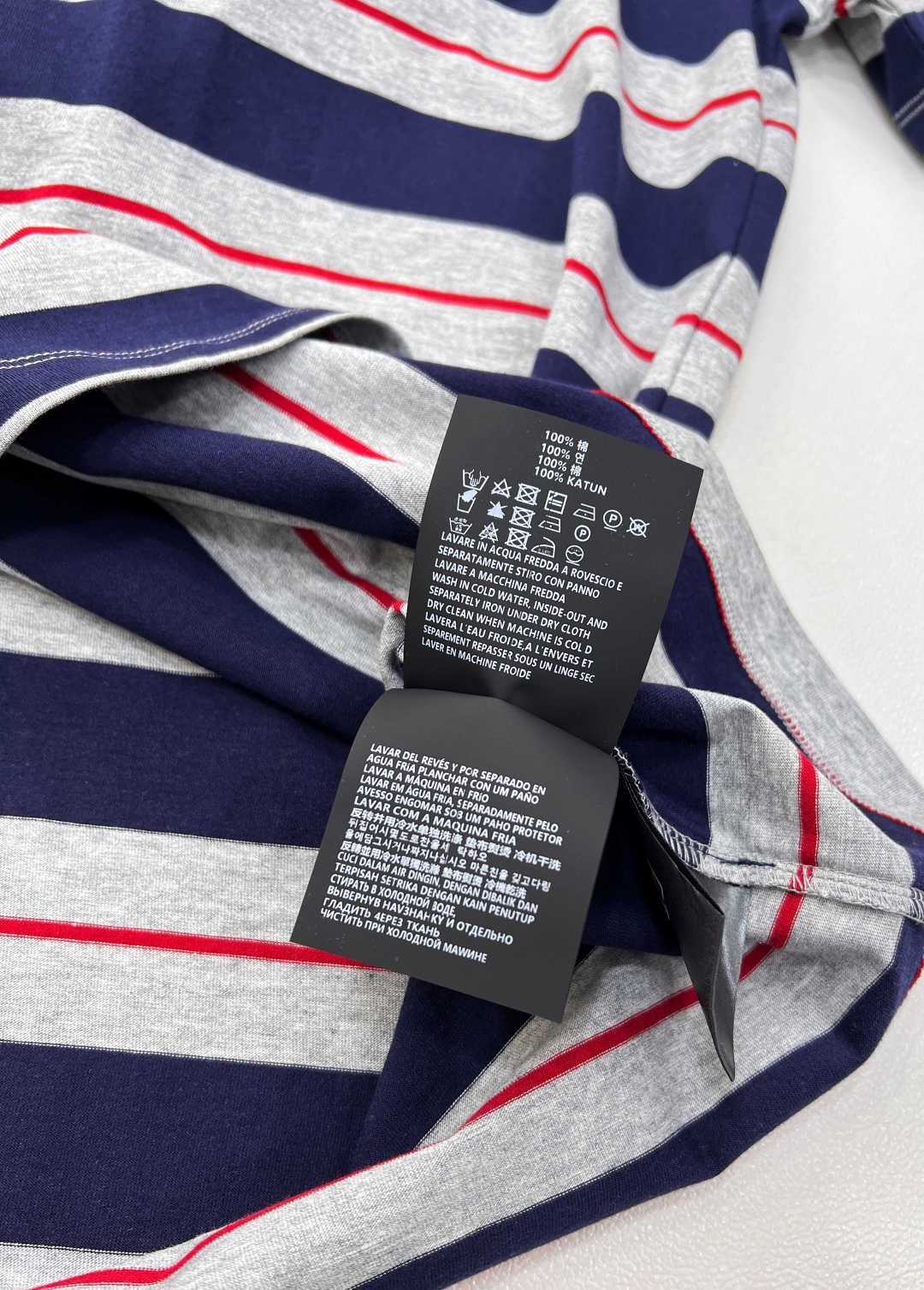 🆕 MIU MIU 美式复古灰色条纹字母T恤夏季解锁俏皮感穿搭🍂复古港风味满满🉑️超级复古灰色藏蓝色搭配