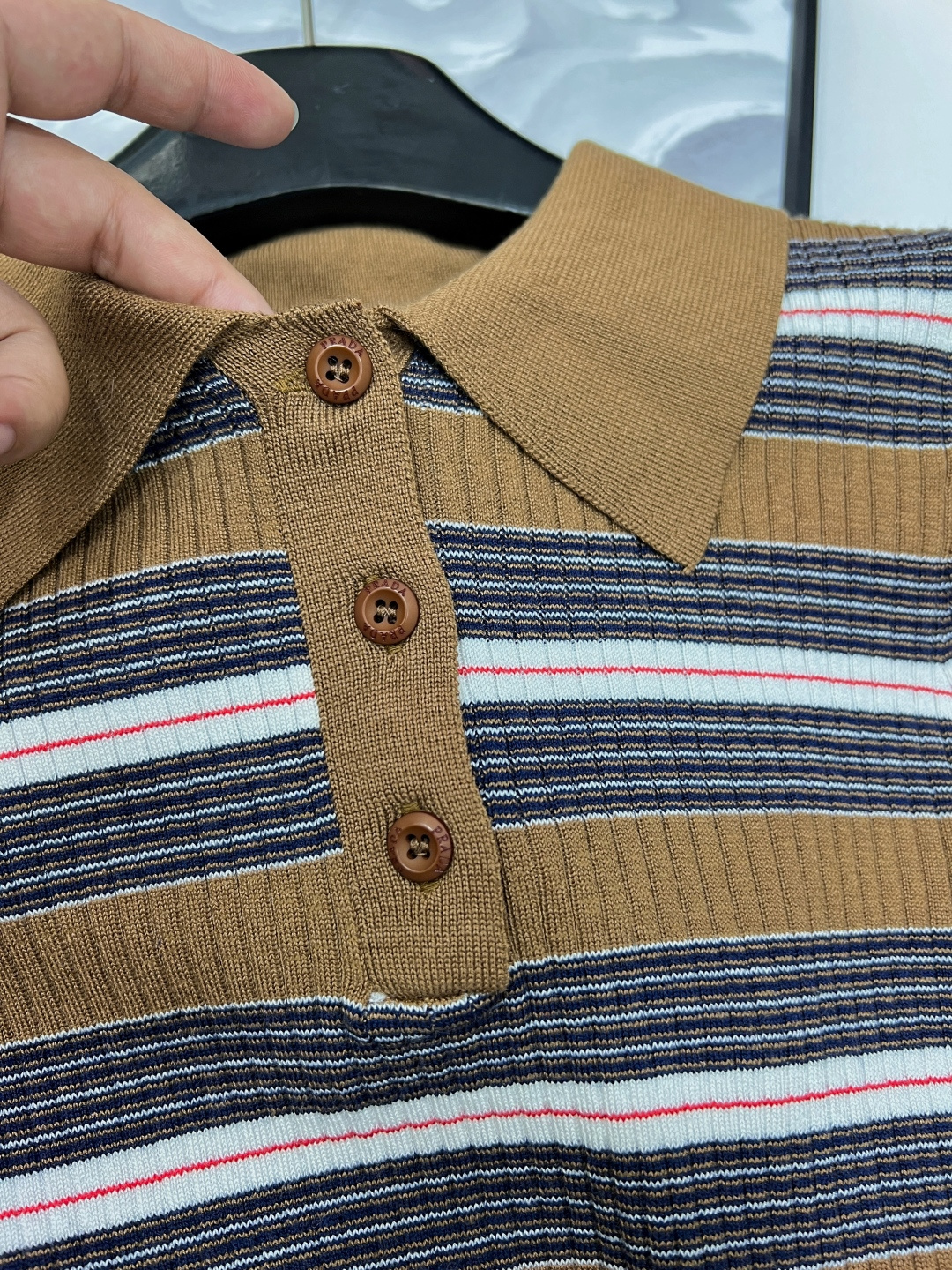 🆕 PRADA 条纹修身羊毛针织衫美拉德条纹修身小短款针织上衣 定制羊毛纱线细腻舒服，很清爽的感觉 。P