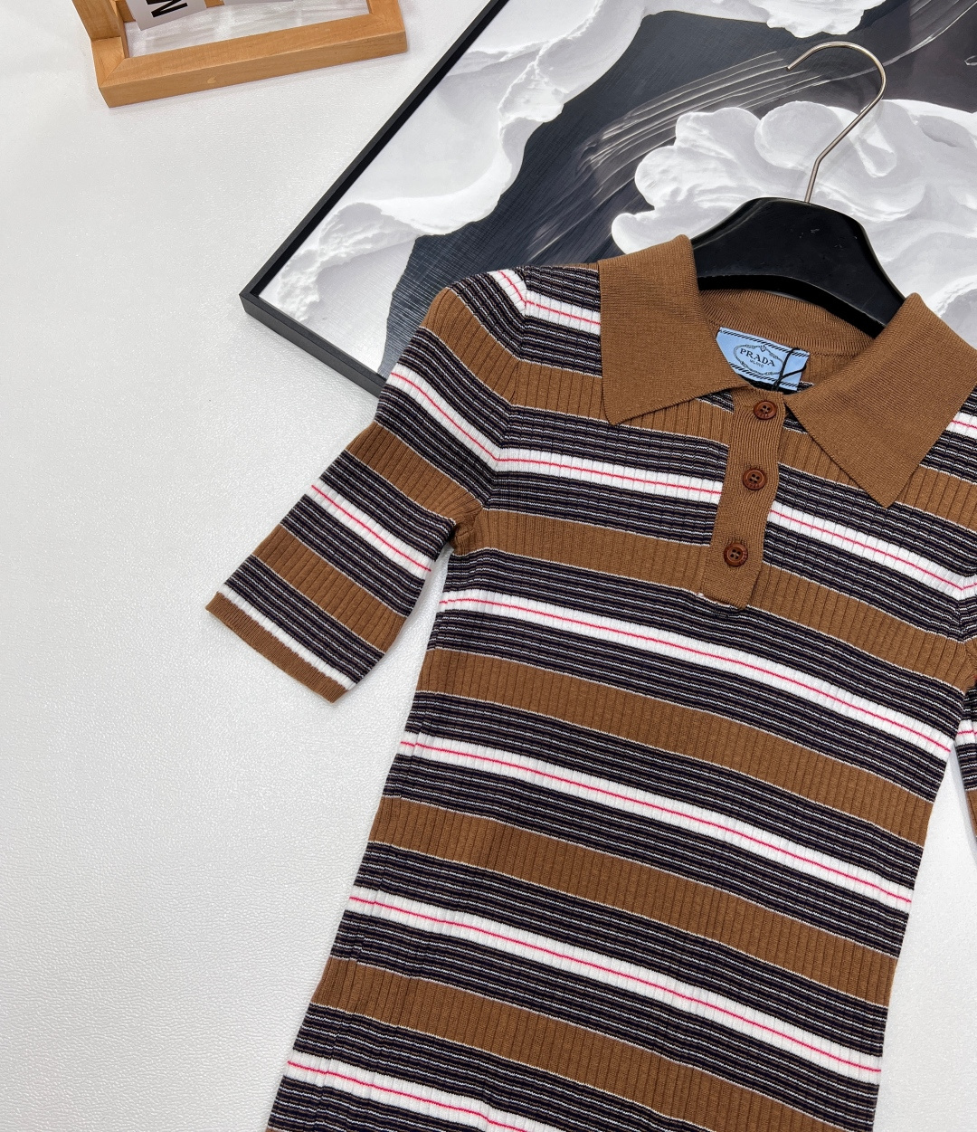 🆕 PRADA 条纹修身羊毛针织衫美拉德条纹修身小短款针织上衣 定制羊毛纱线细腻舒服，很清爽的感觉 。P