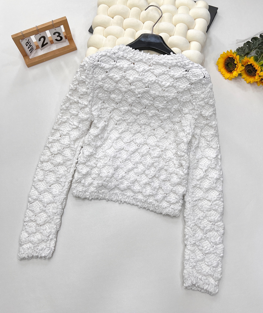 🆕CHANEL25SS 春季新款粗花呢菱格纹镂空针织开衫短外套简直杀疯啦！奶fufu 的白色，自带温柔滤