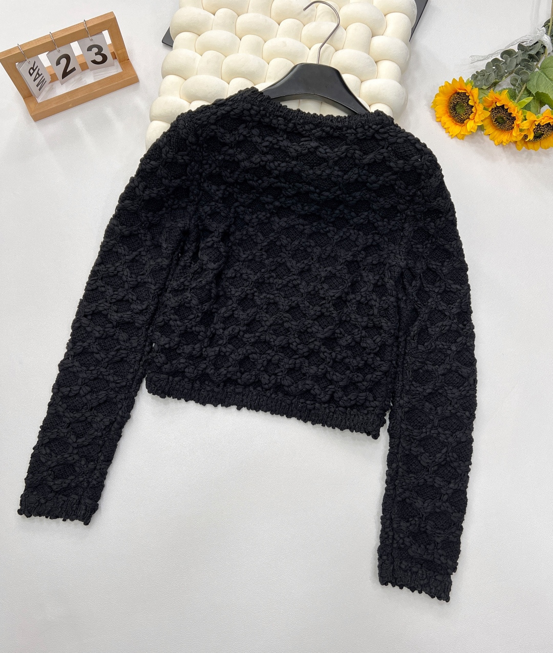 🆕CHANEL25SS 春季新款粗花呢菱格纹镂空针织开衫短外套简直杀疯啦！奶fufu 的白色，自带温柔滤