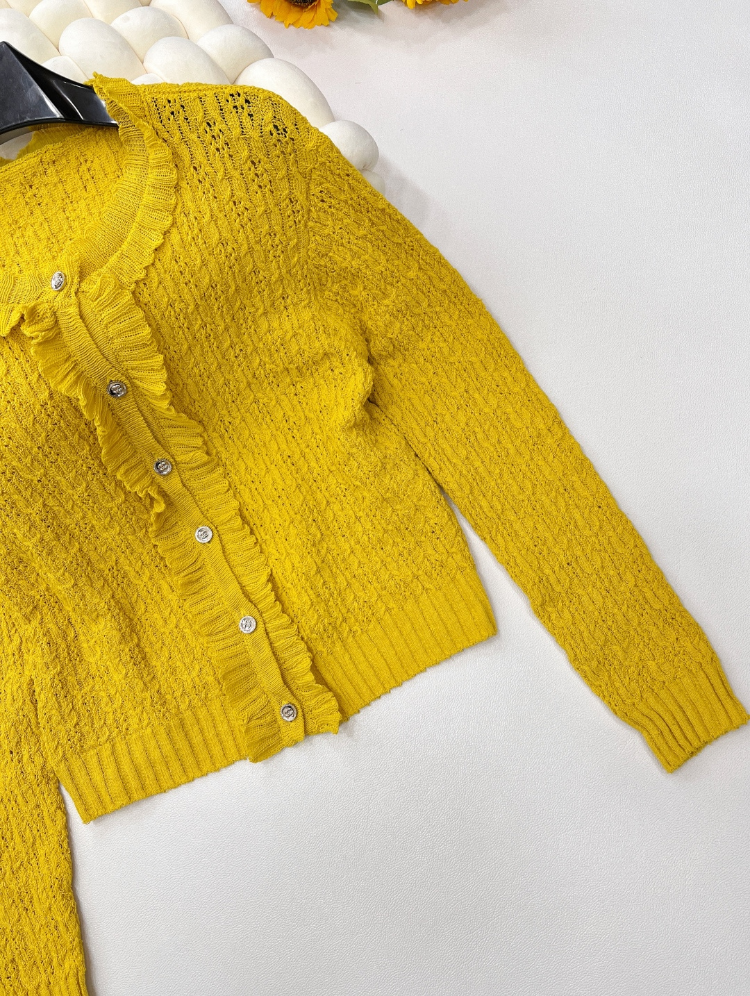 🆕Chanei25Ss早春新款褶皱花边针织开衫丨⚠独家高版出品！定制的纱线织造 柔软舒适 洋气显瘦 圆领