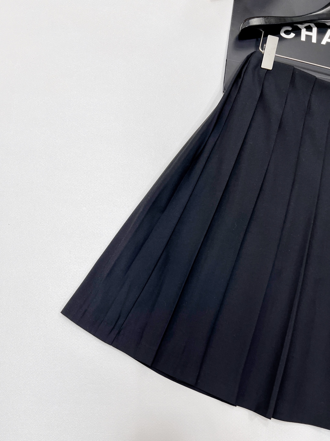 🆕PradaSS新款高腰绳结百褶裙，定制YB进口西服材质 质感上乘 垂感光泽 高腰百褶半裙版型 腰腹贴身