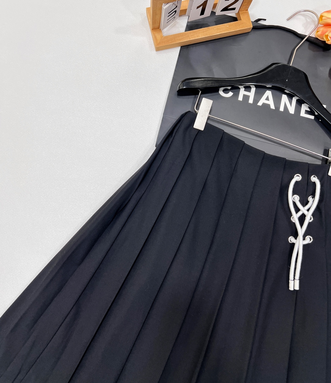 🆕PradaSS新款高腰绳结百褶裙，定制YB进口西服材质 质感上乘 垂感光泽 高腰百褶半裙版型 腰腹贴身