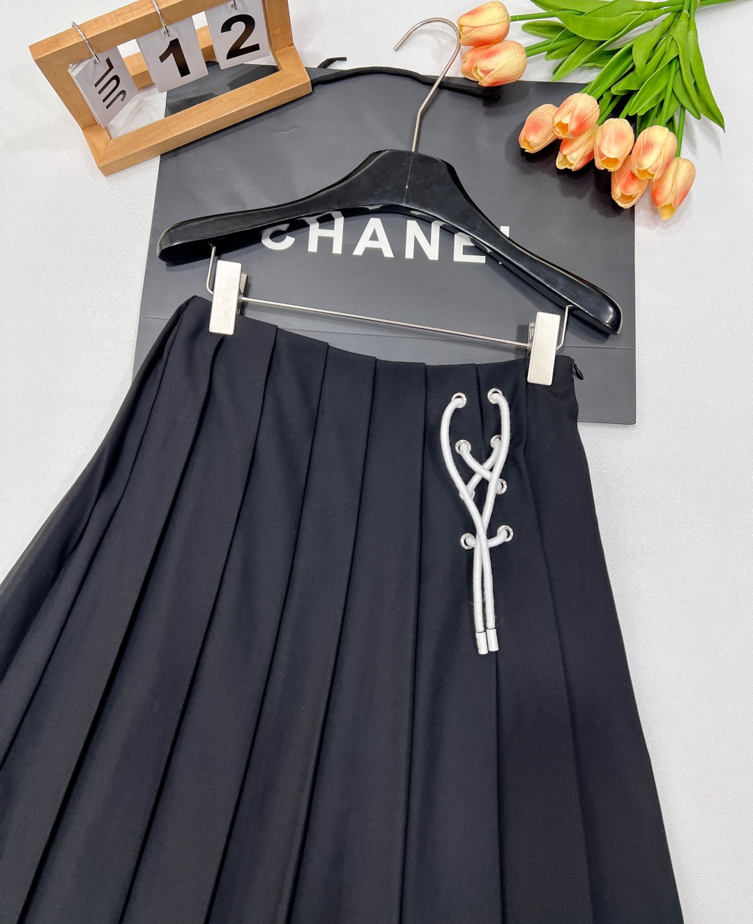 🆕PradaSS新款高腰绳结百褶裙，定制YB进口西服材质 质感上乘 垂感光泽 高腰百褶半裙版型 腰腹贴身