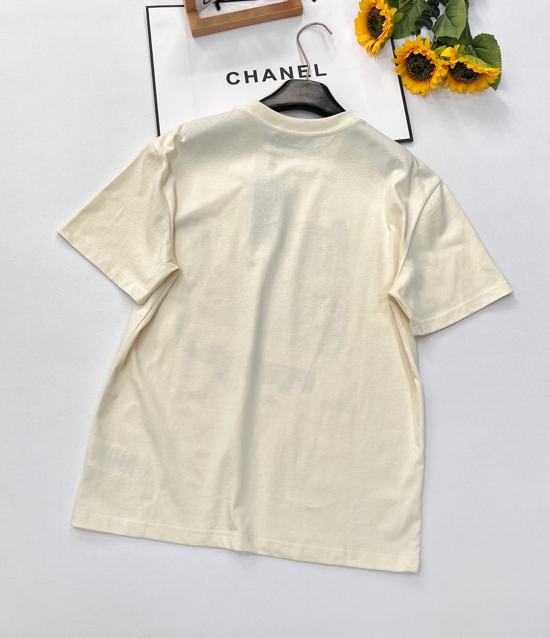 🆕 GUCCI 卡通大胖猫印花短袖T恤选用客供定制针织100%纯棉面打造,面料手感细腻，厚实有质感的纯棉