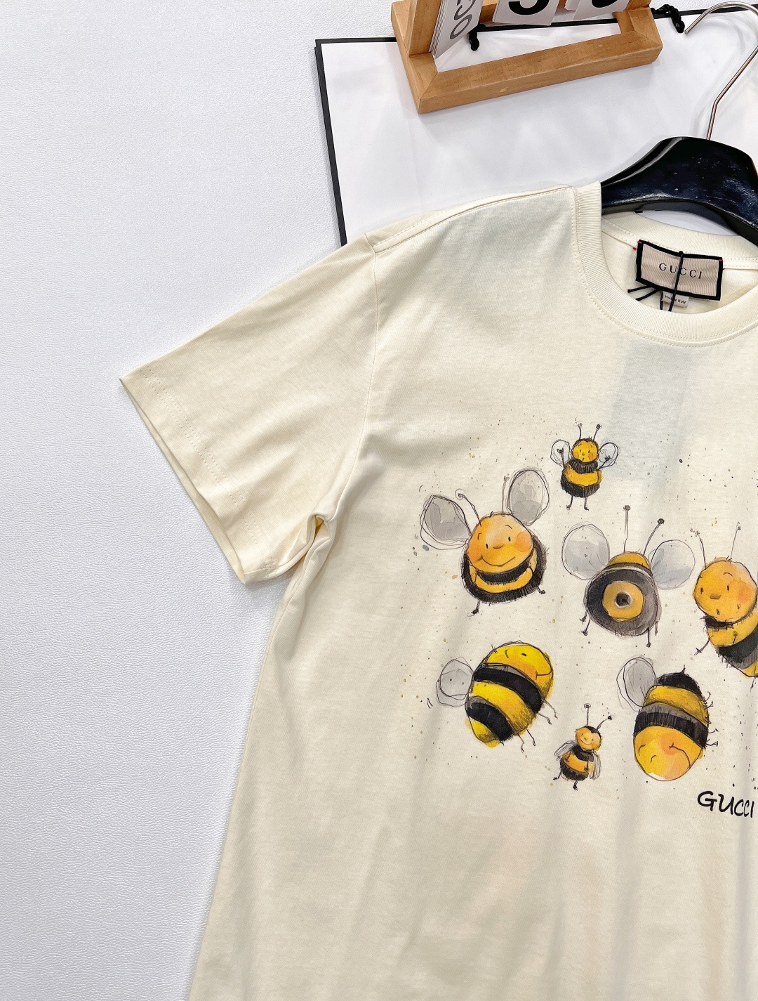 🆕春夏新款 GUCCI 小蜜蜂字母logo短袖T恤采用数码直喷印花工艺，立体有型，可对比市场普通版本纯棉