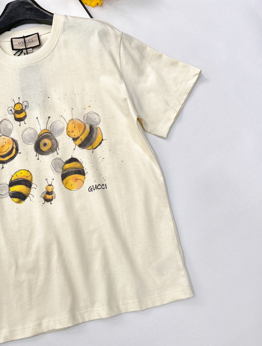 🆕春夏新款 GUCCI 小蜜蜂字母logo短袖T恤采用数码直喷印花工艺，立体有型，可对比市场普通版本纯棉