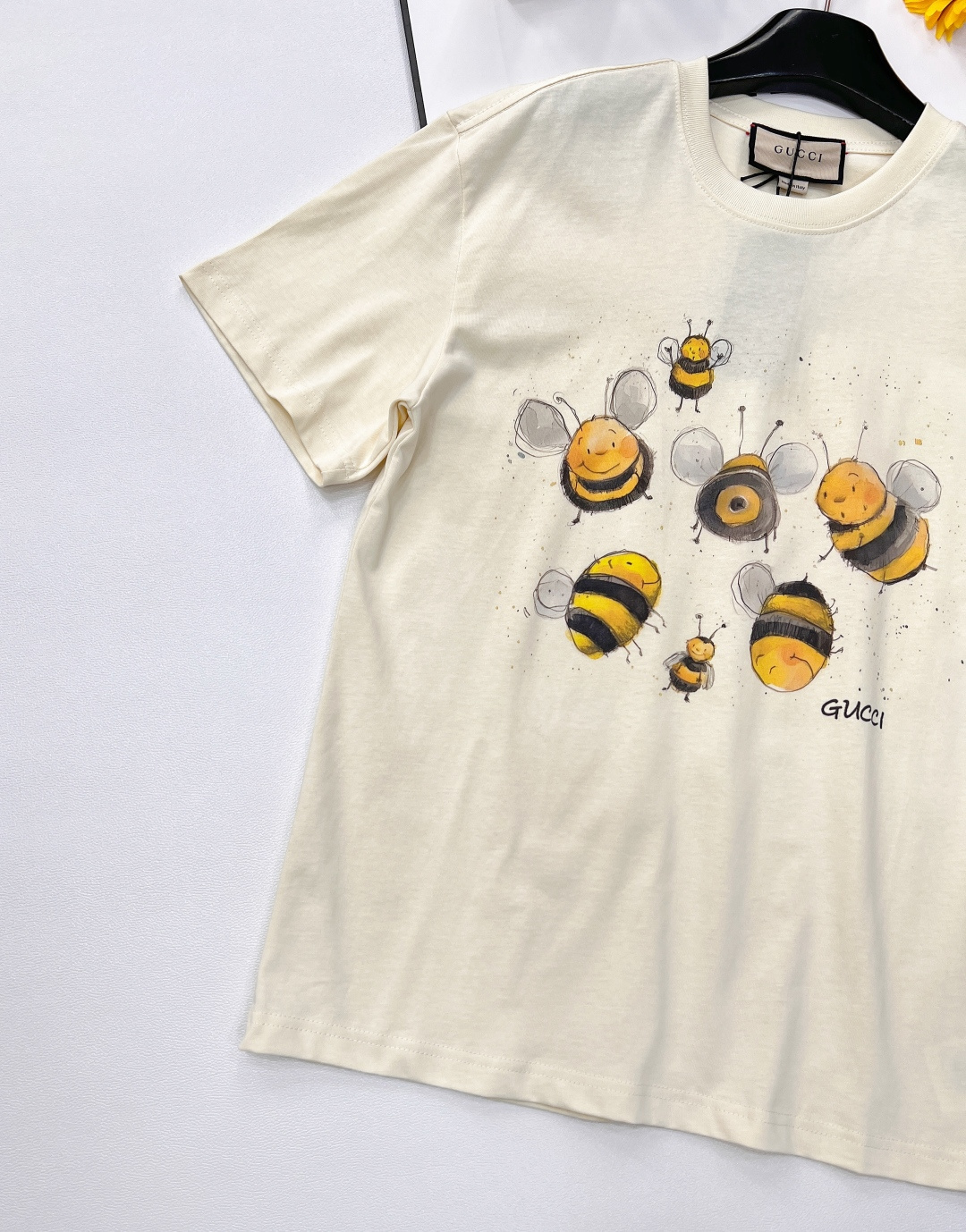🆕春夏新款 GUCCI 小蜜蜂字母logo短袖T恤采用数码直喷印花工艺，立体有型，可对比市场普通版本纯棉