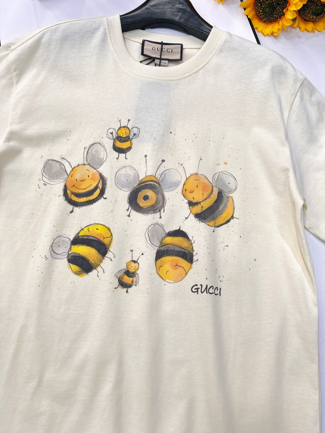 🆕春夏新款 GUCCI 小蜜蜂字母logo短袖T恤采用数码直喷印花工艺，立体有型，可对比市场普通版本纯棉