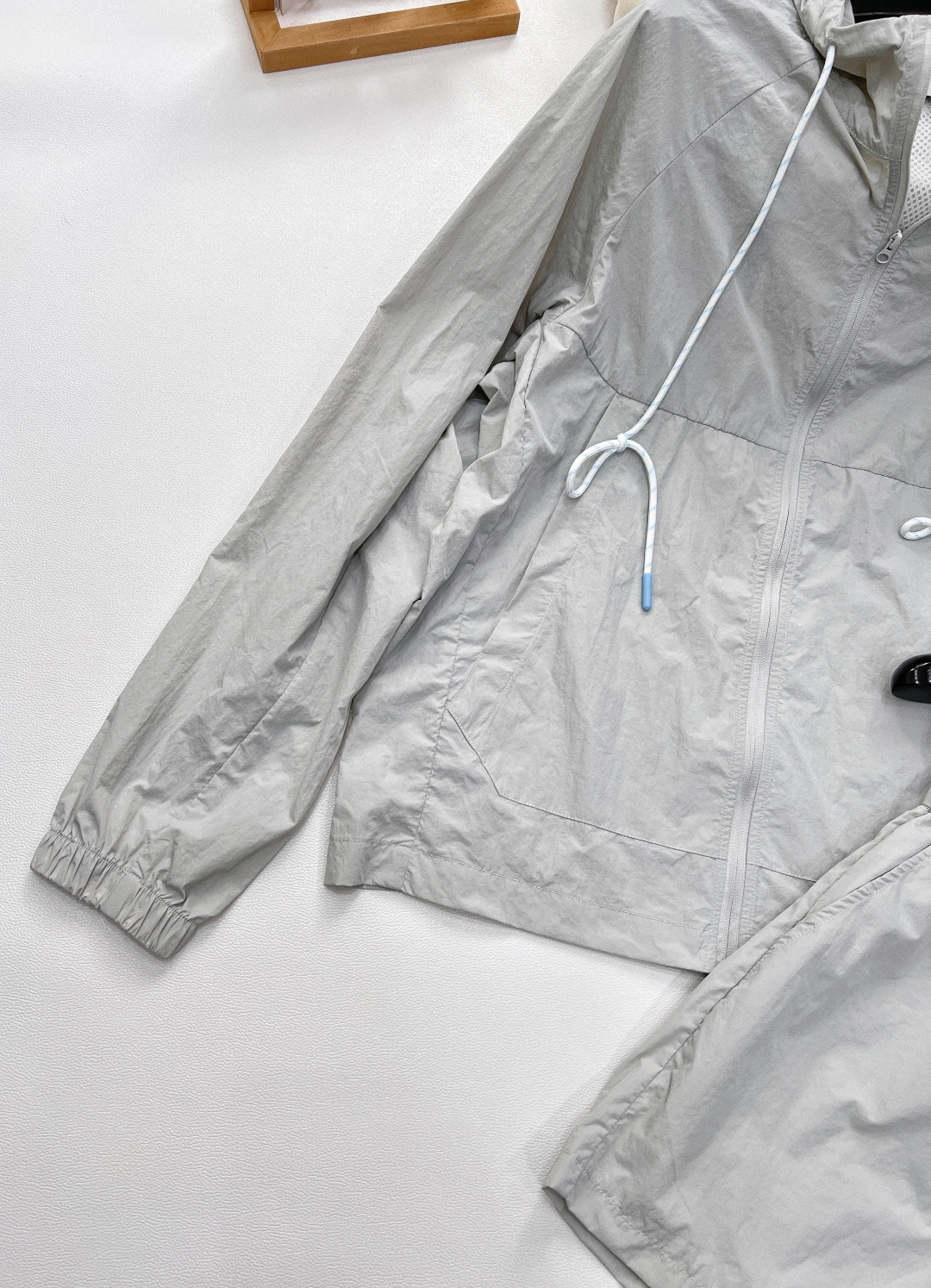 🆕 CHANEL logo章仔拼接小香风休闲运动防晒套装衣身上做有拼接设计加上logo章仔贴片，增加造型