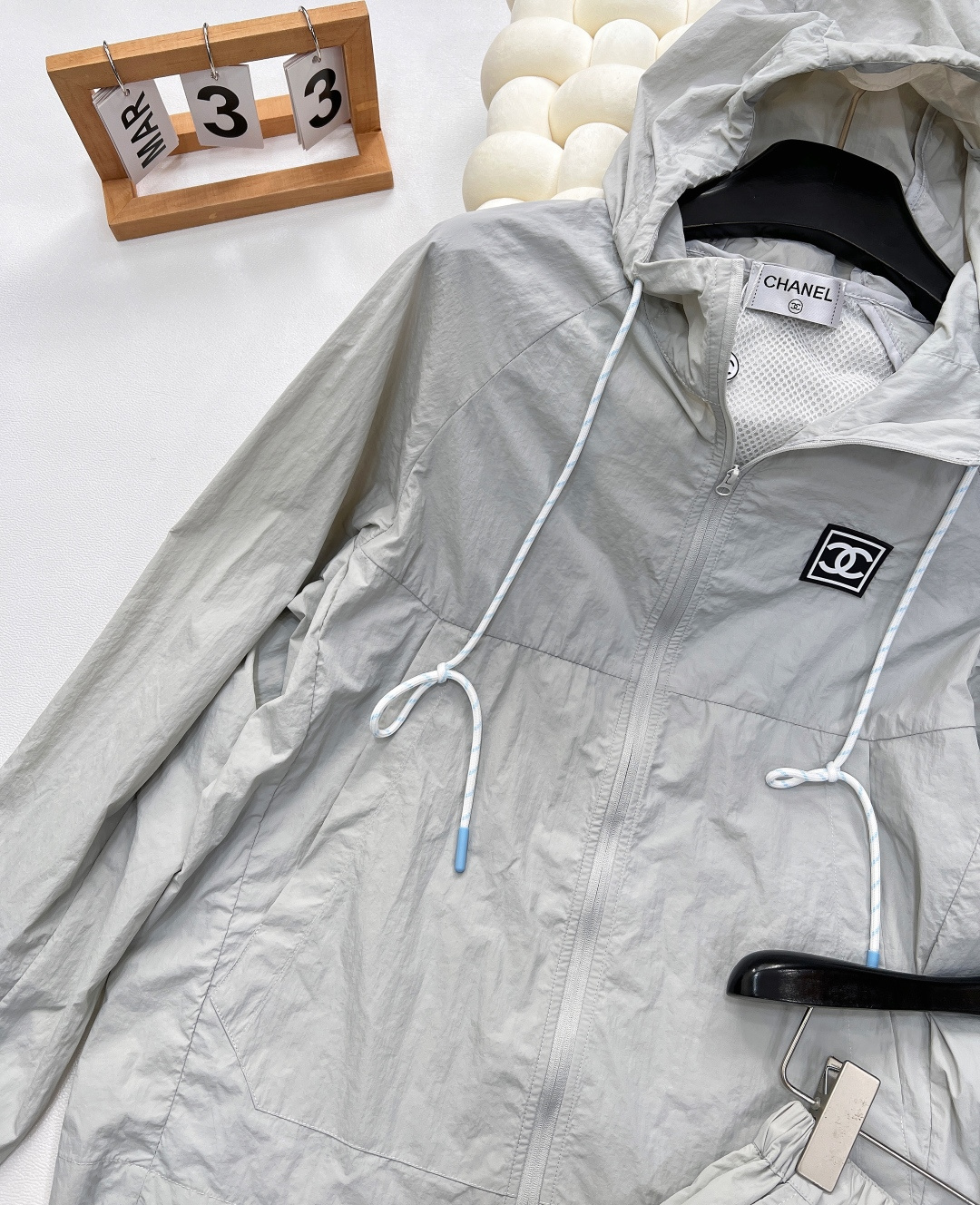 🆕 CHANEL logo章仔拼接小香风休闲运动防晒套装衣身上做有拼接设计加上logo章仔贴片，增加造型