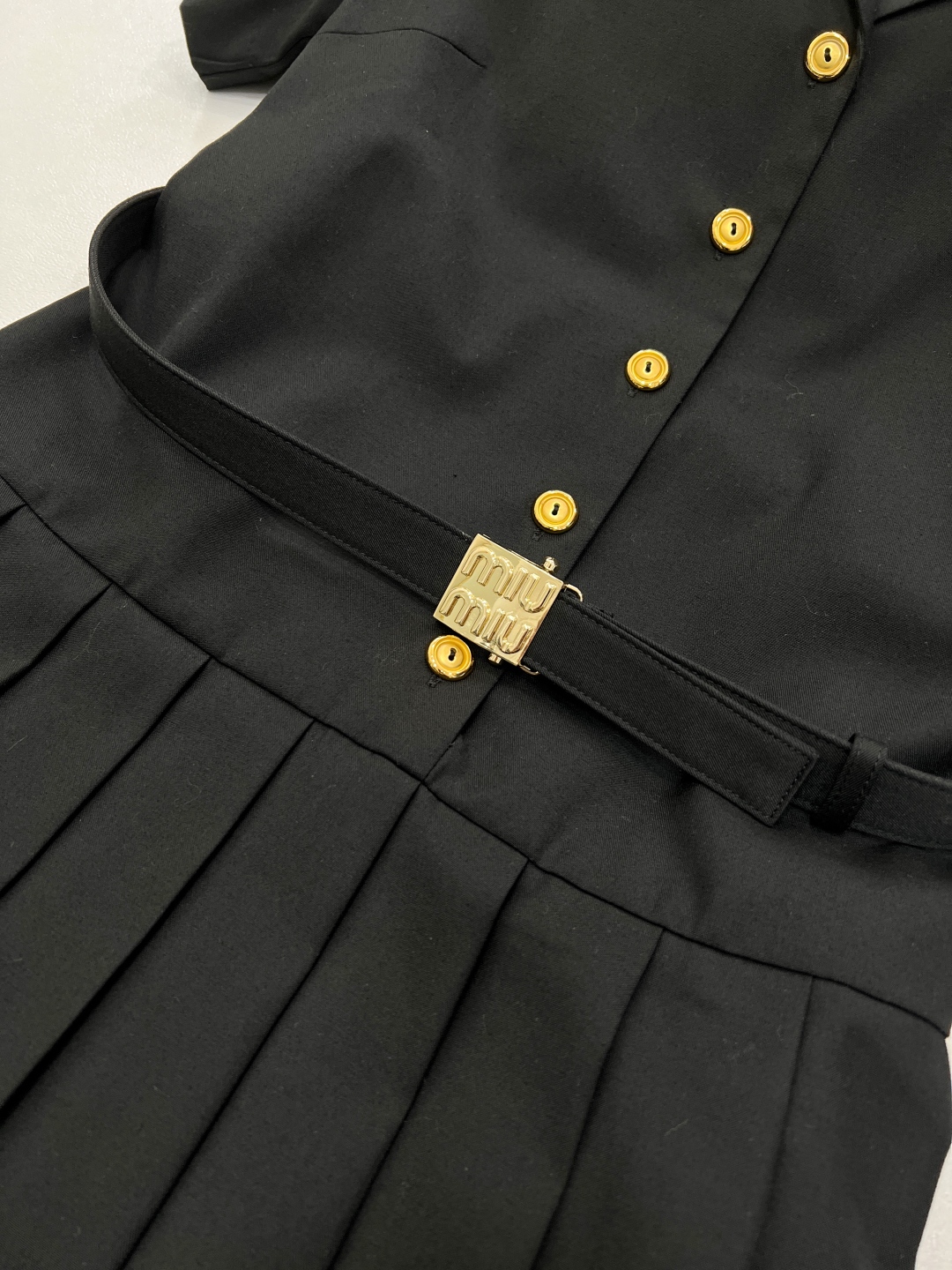 🆕Miumiu25Ss早春新款腰带短袖翻领连衣裙丨⚠独家yb开发！高版出品！进口西装材质 肌理明显 质感