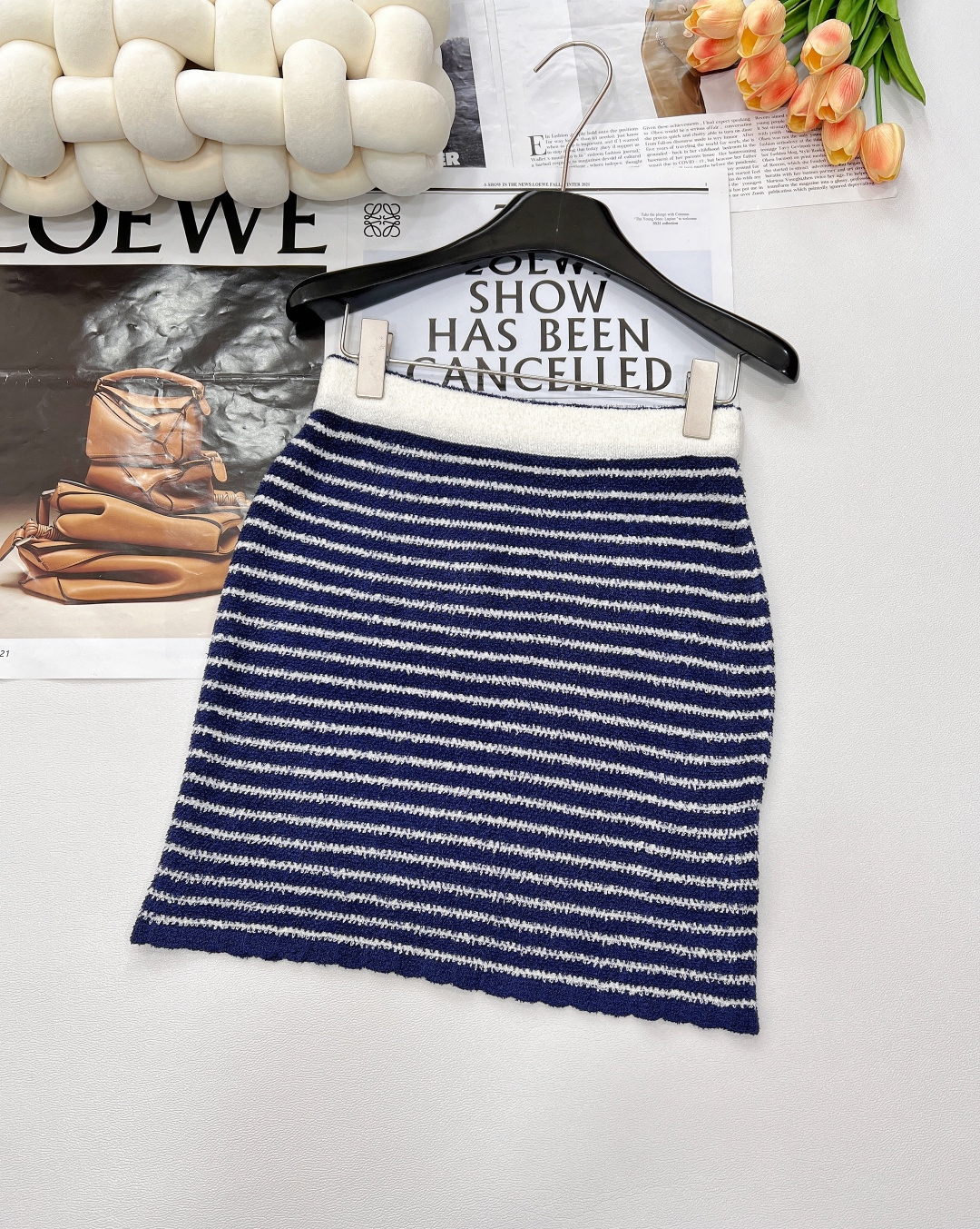 NO:608883,MiuMiu's new original single-height version exclusively debuts the new spring and summer striped letter jacquard knitted short-sleeved skirt!  The wool and cashmere yarn blend is comfortable and breathable. Super cute little short label design!  Girly style, age-reducing elegance without losing sweetness!  The original custom-made slim-fitting short version is versatile and doesn’t pick anyone’s upper body, so you don’t want it!  The quality of workmanship depends on the details!  The blue and white stripes all over the body collide to create a sense of layering. The cuffs are wavy and hemmed, and the chest is embellished with brand letters. Get rid of the monotony. This atmospheric knitted suit has a fashionable upper body and a light color scheme. It is recommended to buy a set and buy it alone!  Sizesml,,miumiu,skirts,T-shirt,alexander wang19860909MiuMiu新原单高版本独家首发春夏新款条纹字母提花针织短袖半裙！羊毛羊绒纱线混纺质感舒适,透气.超乖的小短款标签设计！少女风气质减龄优雅不失甜美！原版定制修身小短款版型百搭不挑人上身美的不要不要的！做工品质看细节！ 通体蓝白两色条纹碰撞形成层次感 袖口下摆波浪加深包边胸前饰以品牌字母点缀 摆脱单调 氛围感十足的针织套装,上身洋气时髦,好轻爽的配色,推荐一套入手,单出！ 尺码sml,,miumiu,skirts,T-shirt,alexander wang,Women's clothing