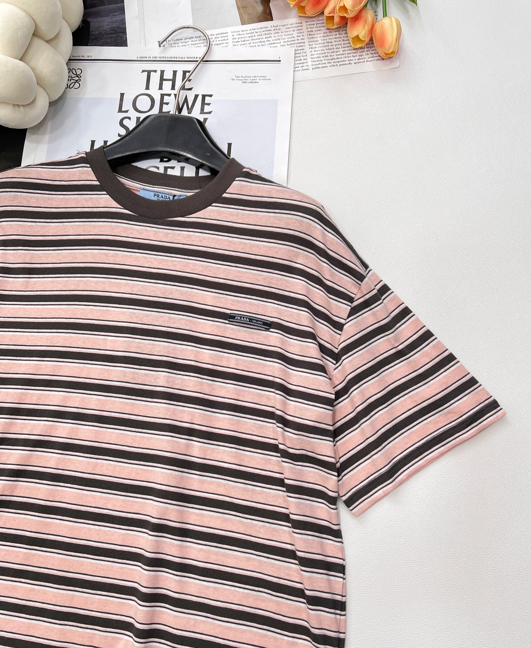 🆕Prada25Ss春夏新款撞色条纹微标宽松版短袖T恤丨高版出品！🧩简约闲适糅合复古摩登氛围 精密平纹棉