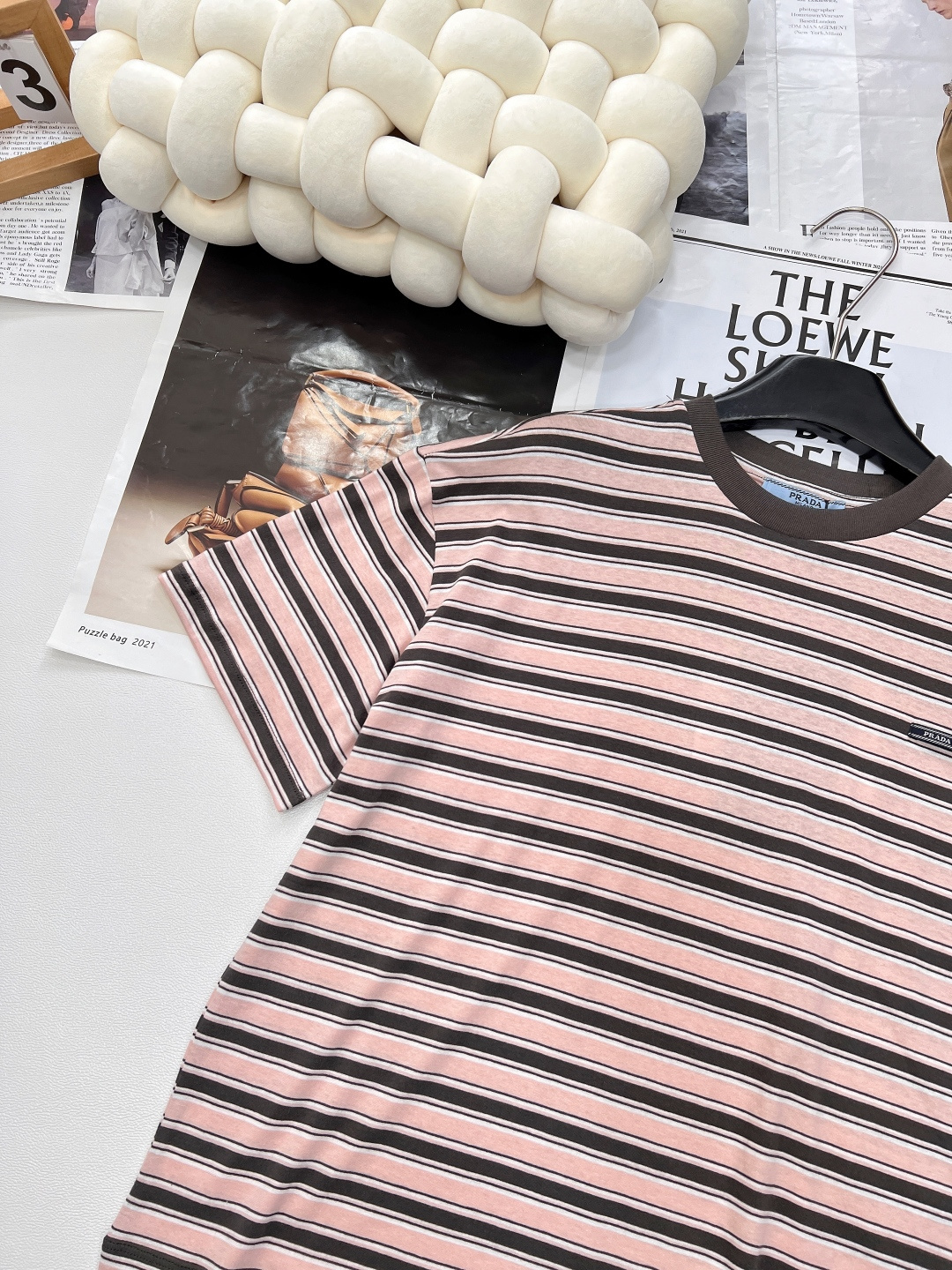 🆕Prada25Ss春夏新款撞色条纹微标宽松版短袖T恤丨高版出品！🧩简约闲适糅合复古摩登氛围 精密平纹棉