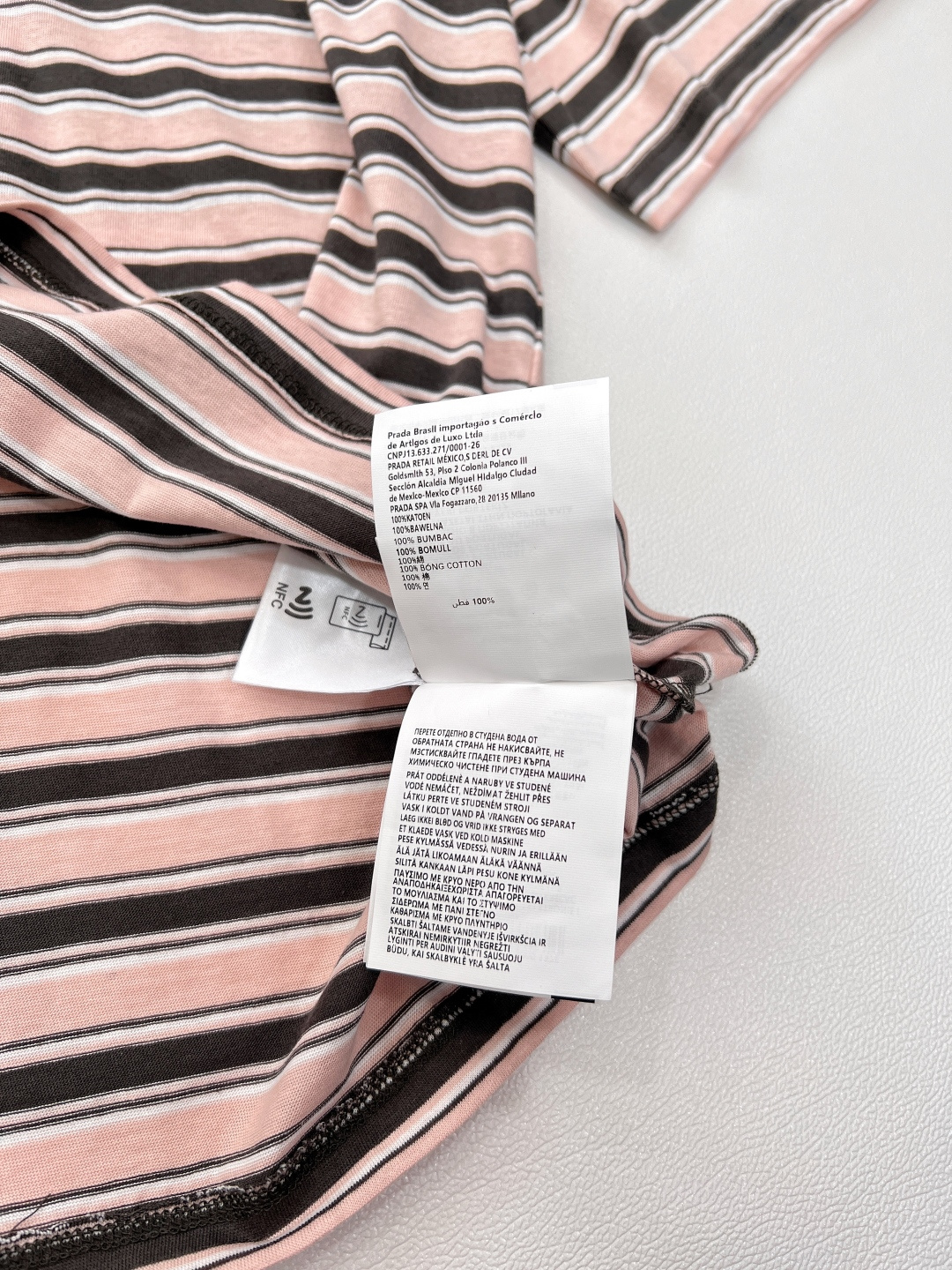 🆕Prada25Ss春夏新款撞色条纹微标宽松版短袖T恤丨高版出品！🧩简约闲适糅合复古摩登氛围 精密平纹棉